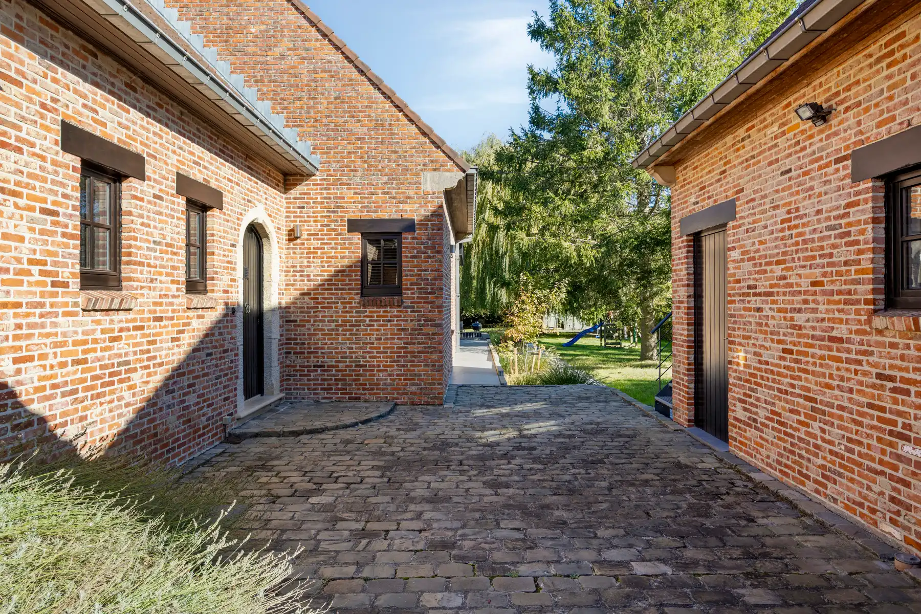 Ruime instapklare woning met prachtige tuin in Oetingen foto 3