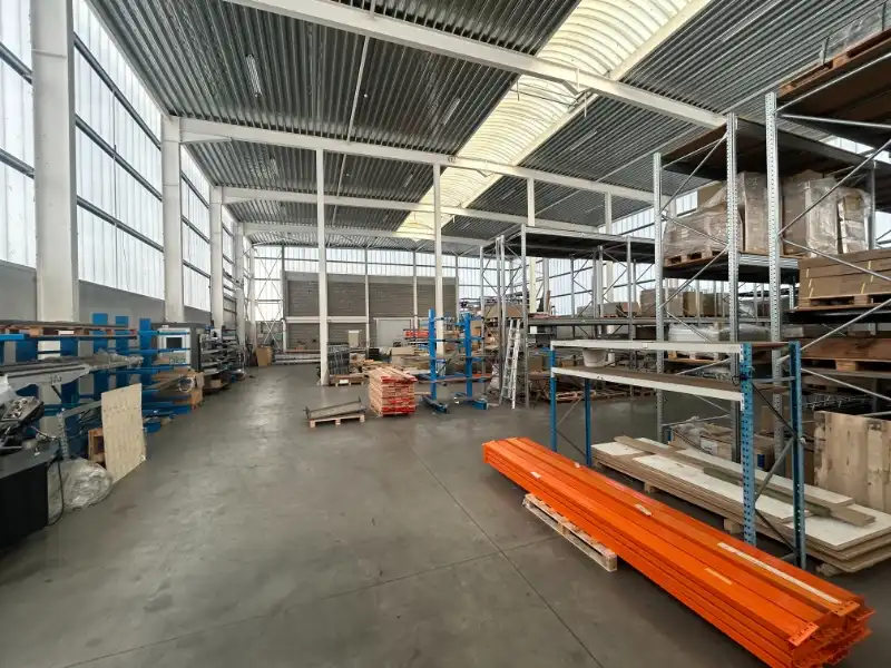 Recent magazijn van 1.062 m² met 2 sectionaalpoorten op toplocatie in Oostakker foto 4