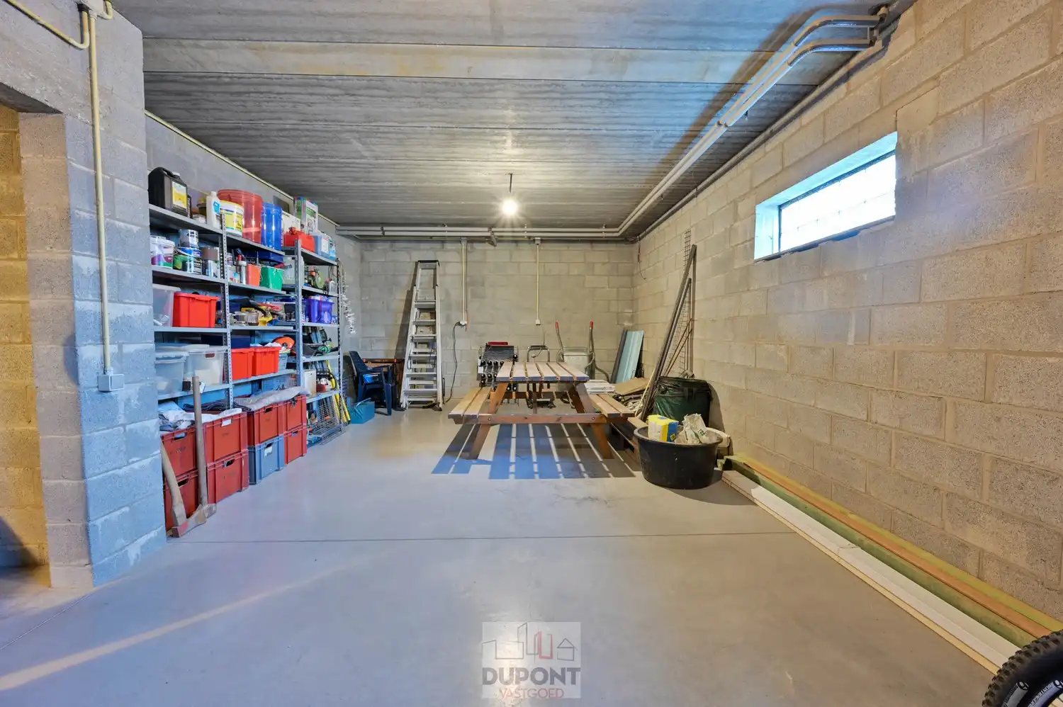 Villa gelegen in een prachtig bebost kader, zeer rustig gelegen, 3 tot 5 slaapkamers, zeer grote kelder. foto 15