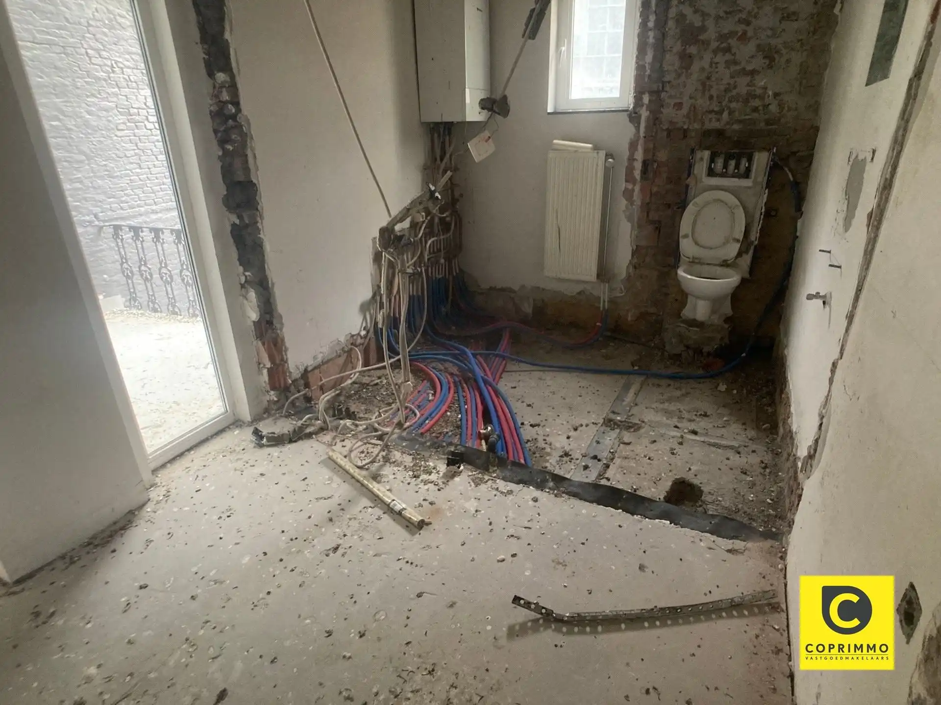 Te renoveren souterrain met stadskoer, achterhuis en garage op 't Zuid! foto 5