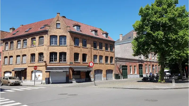 Ruim en volledig vernieuwd 2-slaapkamerappartement te huur in Brugge foto 8