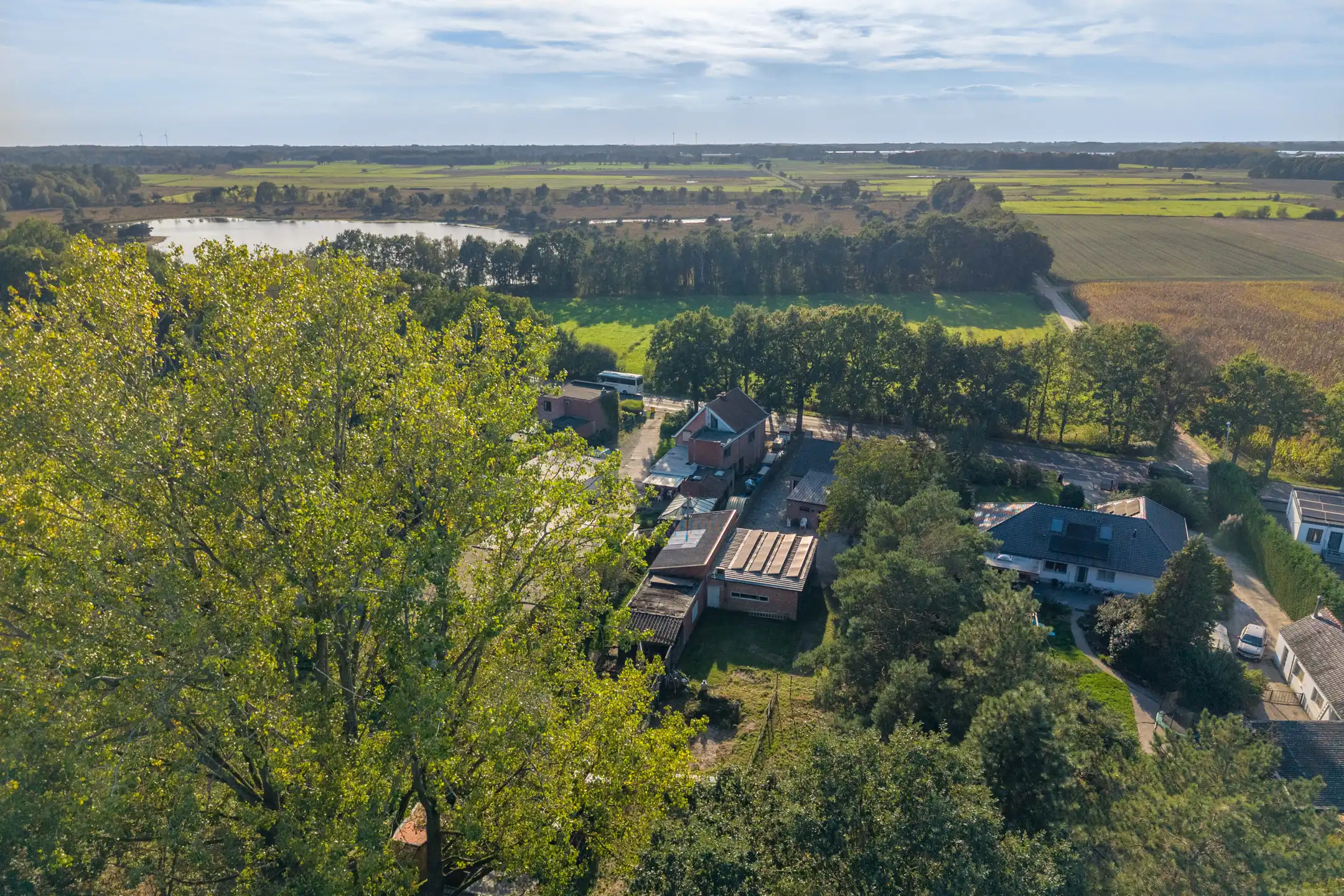 Ger. woning met 3 slpk en grote garage/werkplaats op 1.705 m² foto 49