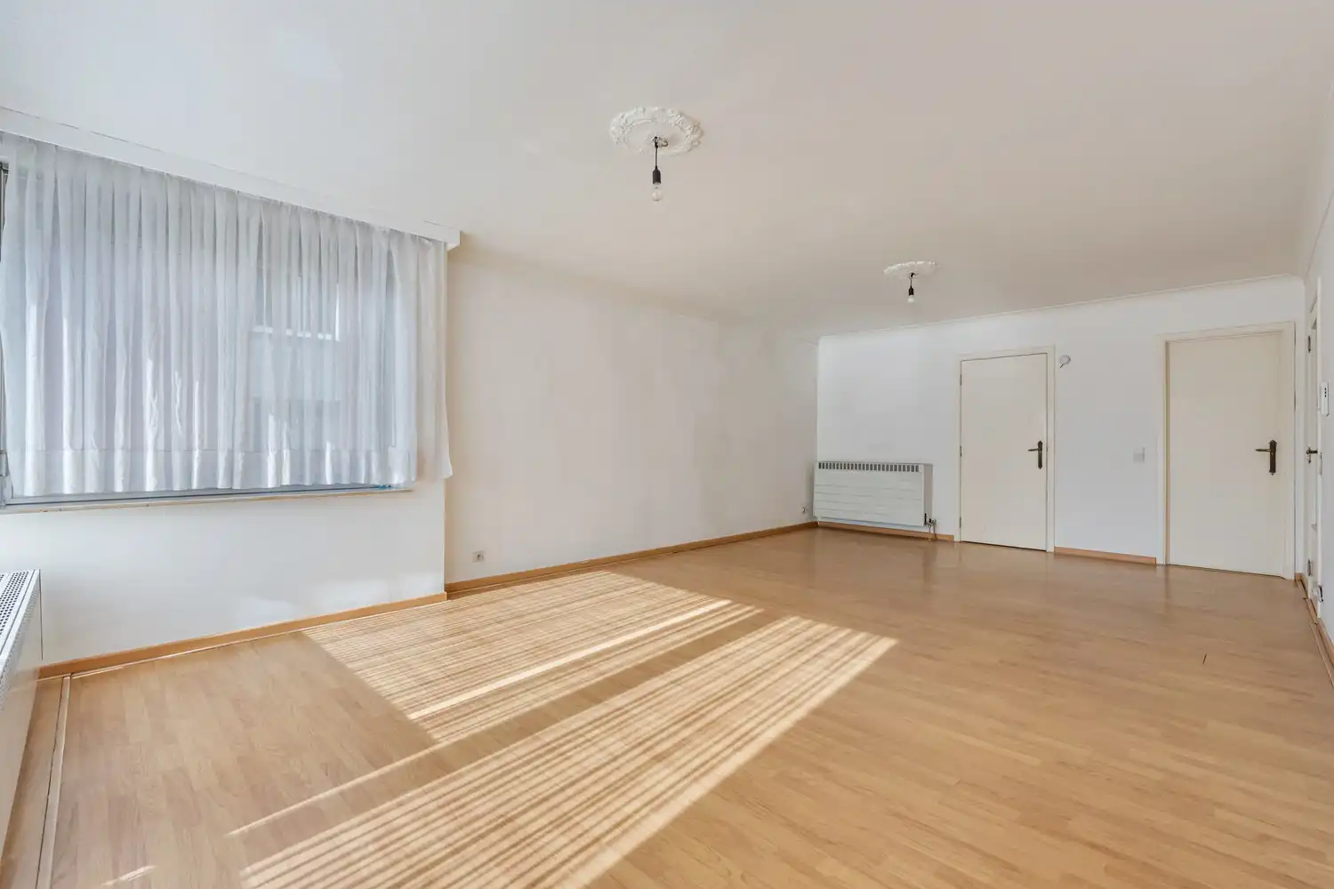 Gunstig gelegen appartement met 2 slaapkamers en 2 autostaanplaatsen foto 3