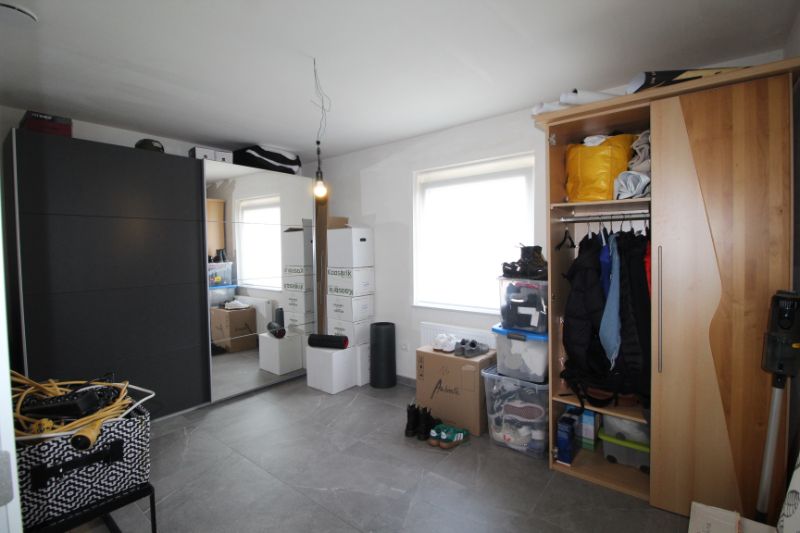 Recente hoekwoning bij centrum Poperinge foto 9