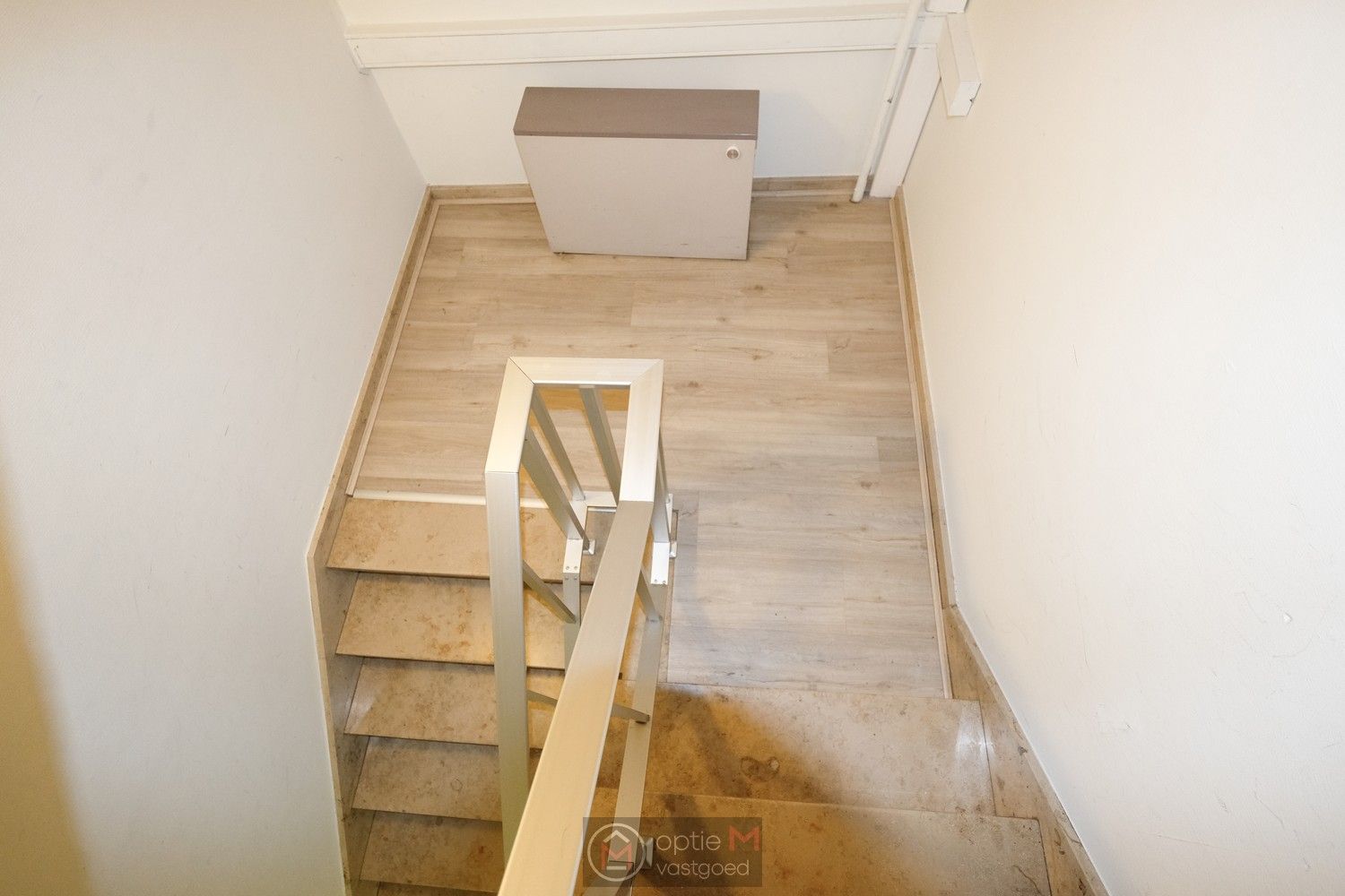 RUIM KANTOORGEBOUW OP TOPLIGGING IN BILZEN foto 13