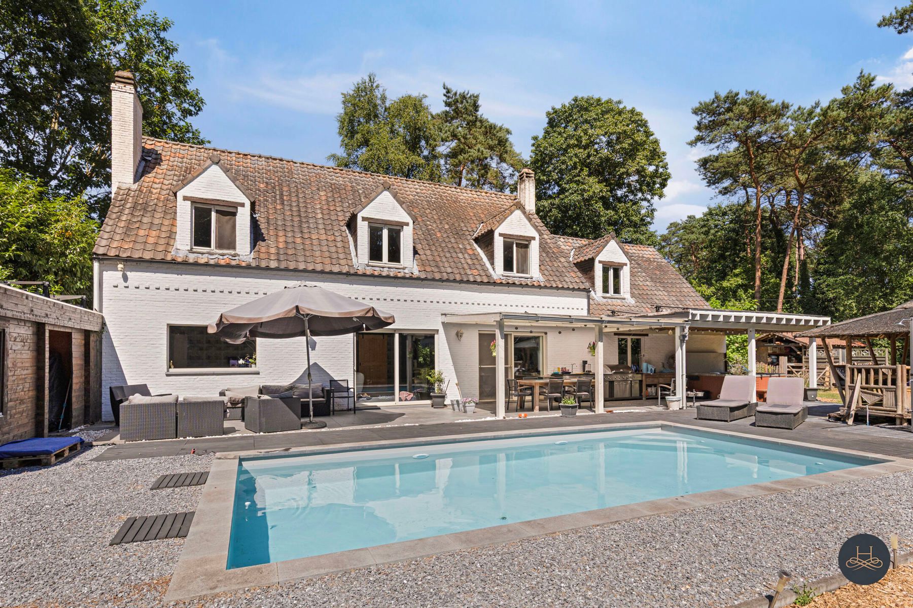 Unieke gerenoveerde villa in het groen met prachtig zwembad foto 5