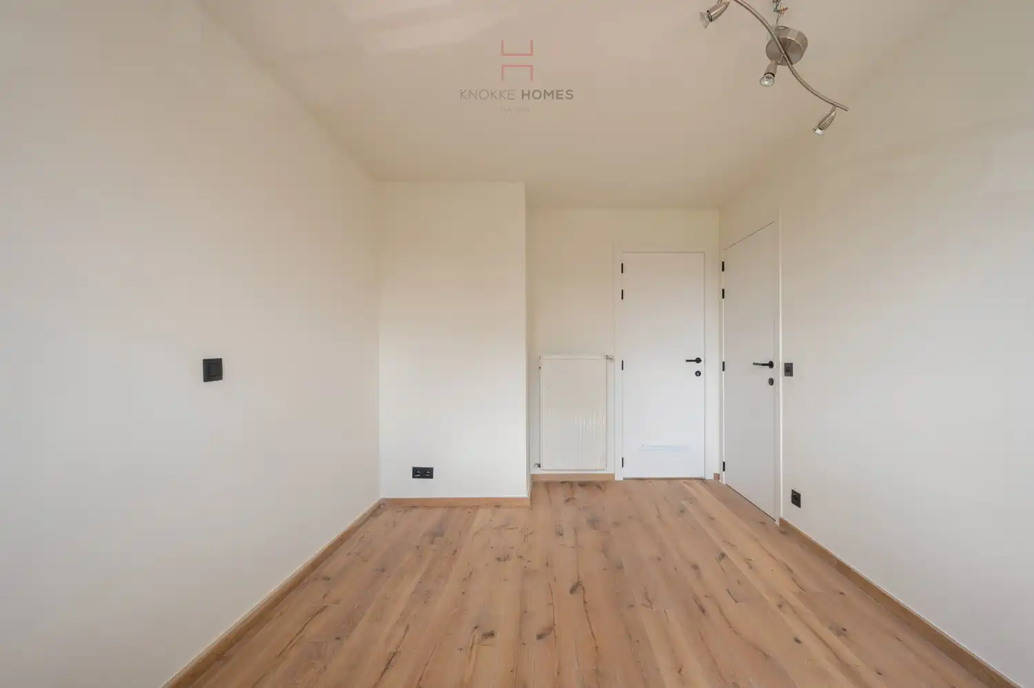 Gerenoveerd 3-kamerappartement met Zuidgericht terras vlakbij het Albertstrand foto 19