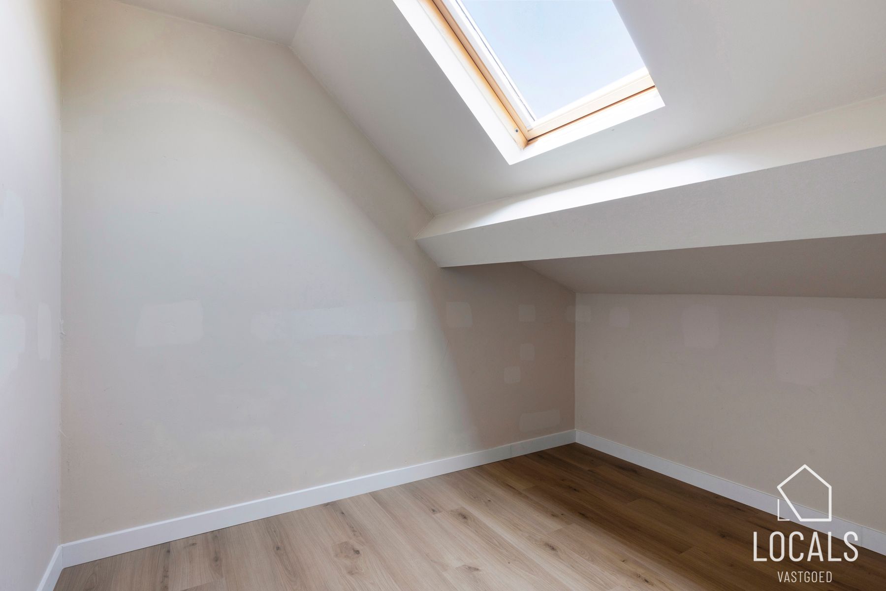 Halfopen bebouwing met 3 slpks, tuin en garage  foto 17