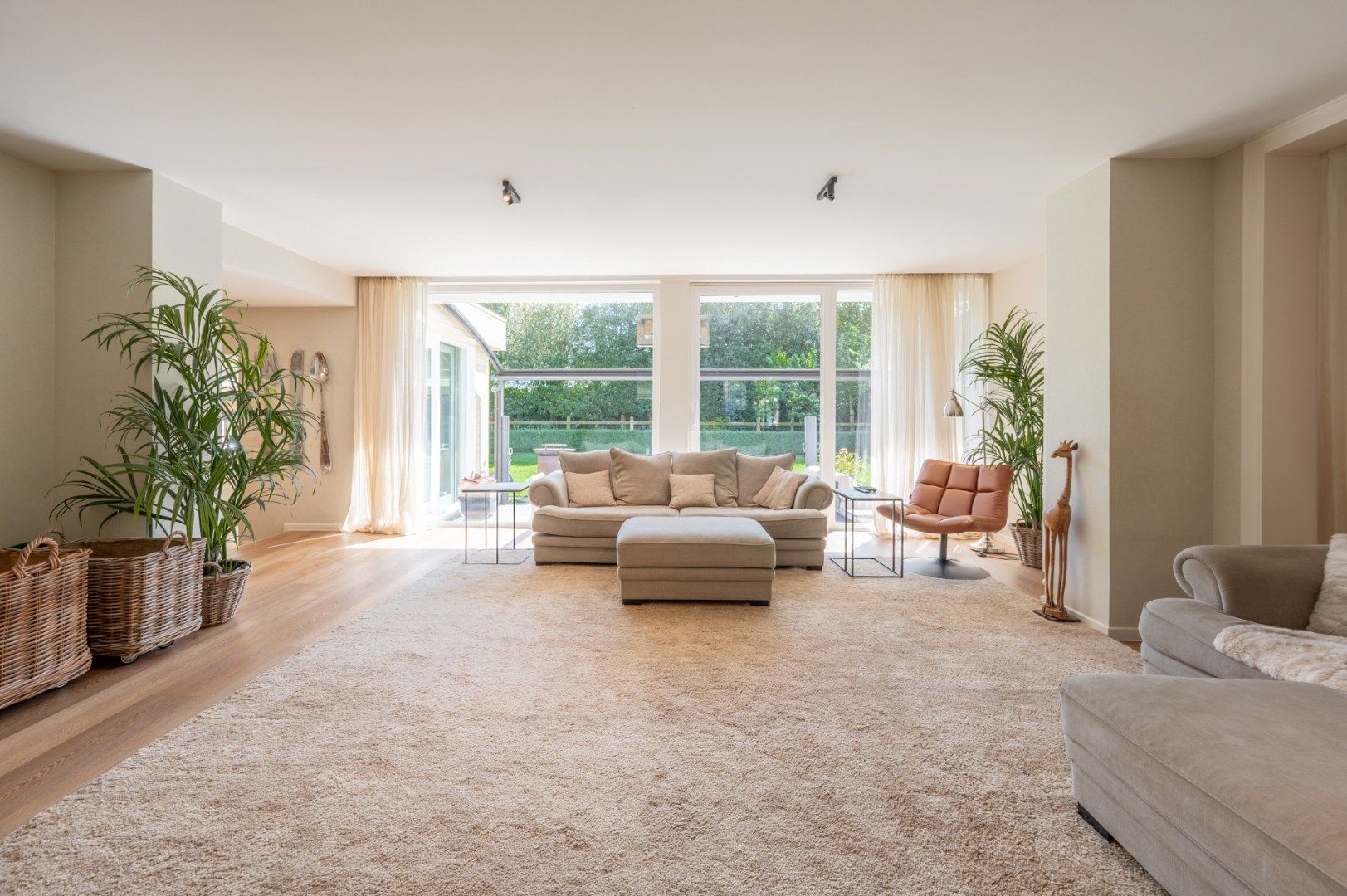 Exclusieve villa verscholen in een rustige laan in hartje Zoute foto 2