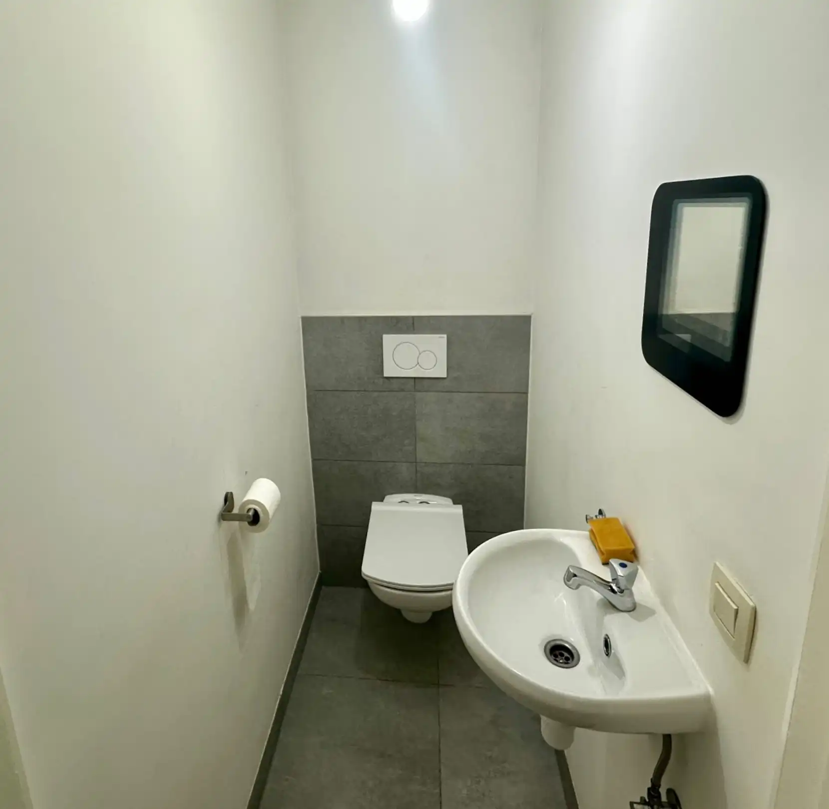 Gelijkvloers appartement met 2 slaapkamers, ruim terras en privé staanplaats foto 13
