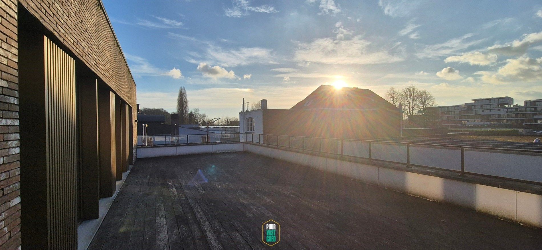 Recent kantoor / praktijk ... met veel mogelijkheden, visibiliteit en riant terras op 1ste verdieping. foto 4