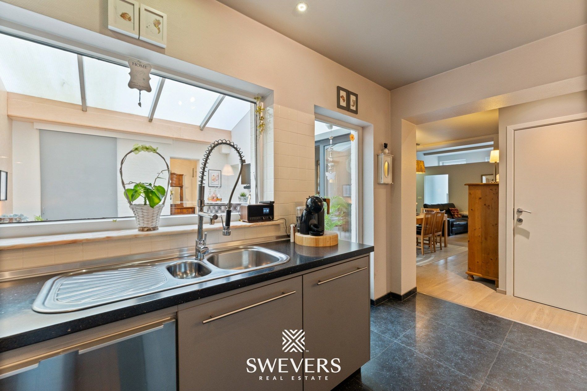 Instapklare, charmante rijwoning met terras in het groene Jesseren   foto 11