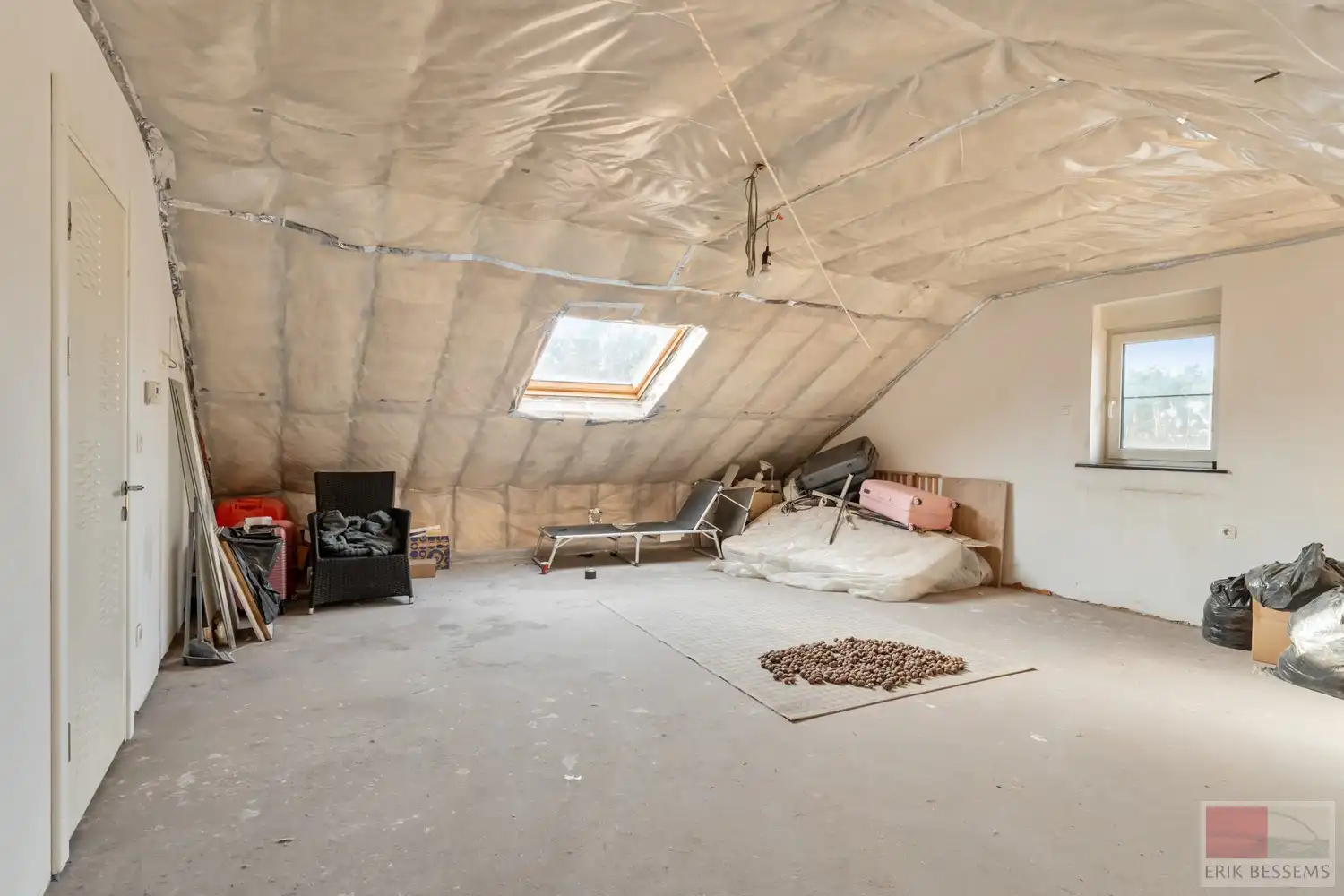 Prachtige en ruime woning met een woonoppervlakte van ca. 277 m², gebouwd in 2018 met vloerverwarming en voorzien van 5 volwaardige slaapkamers en 3 badkamers foto 27