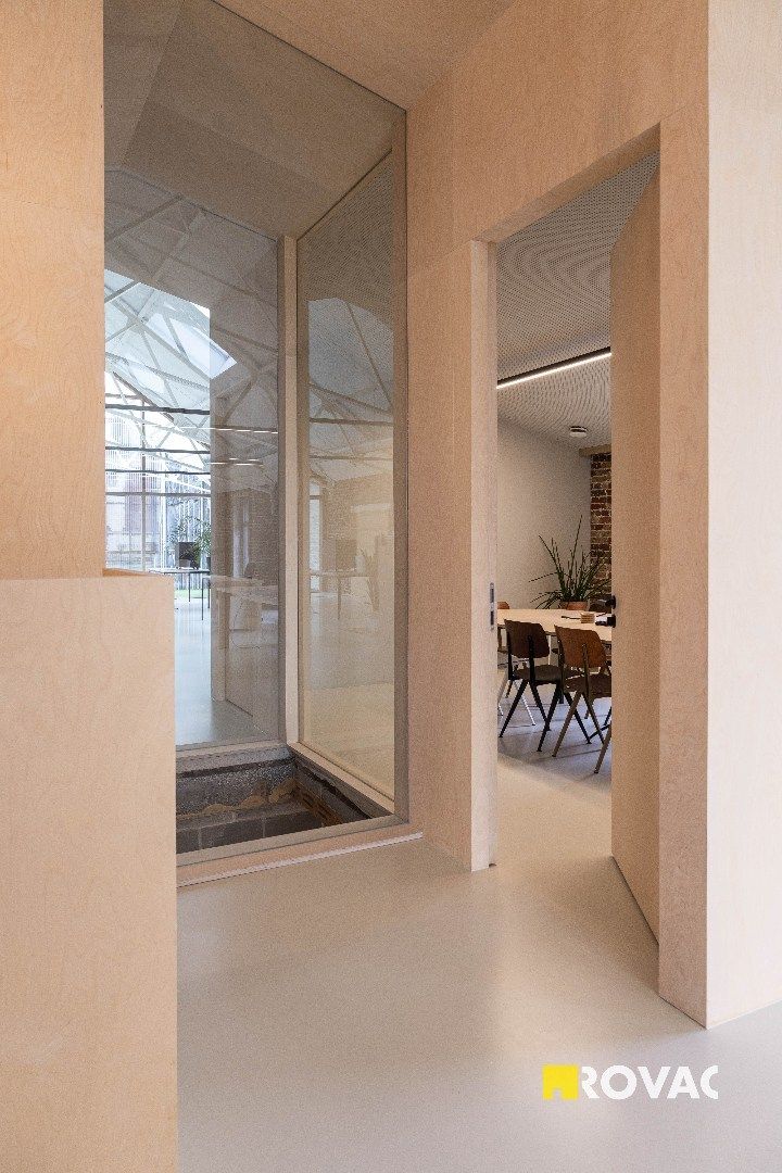 Stijlvolle en instapklare kantoorruimte met binnentuin in centrum Izegem! foto 10