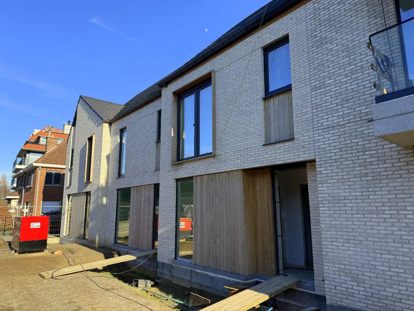 Nieuwbouwwoning voorzien van de nieuwste technieken, te koop in Harelbeke foto {{pictureIndex}}