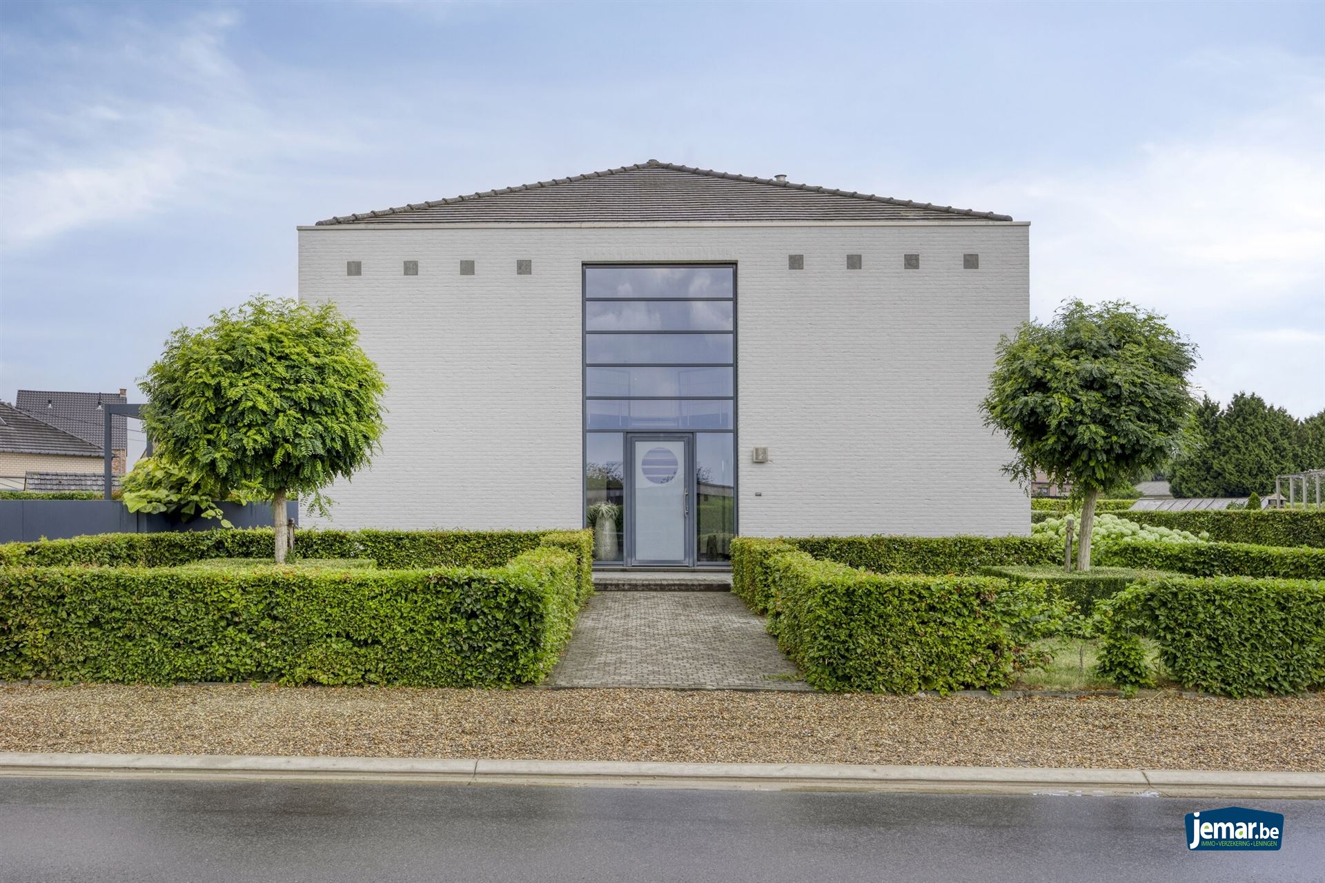 Ruime gezinswoning met 4 slaapkamers en 2 badkamers foto {{pictureIndex}}