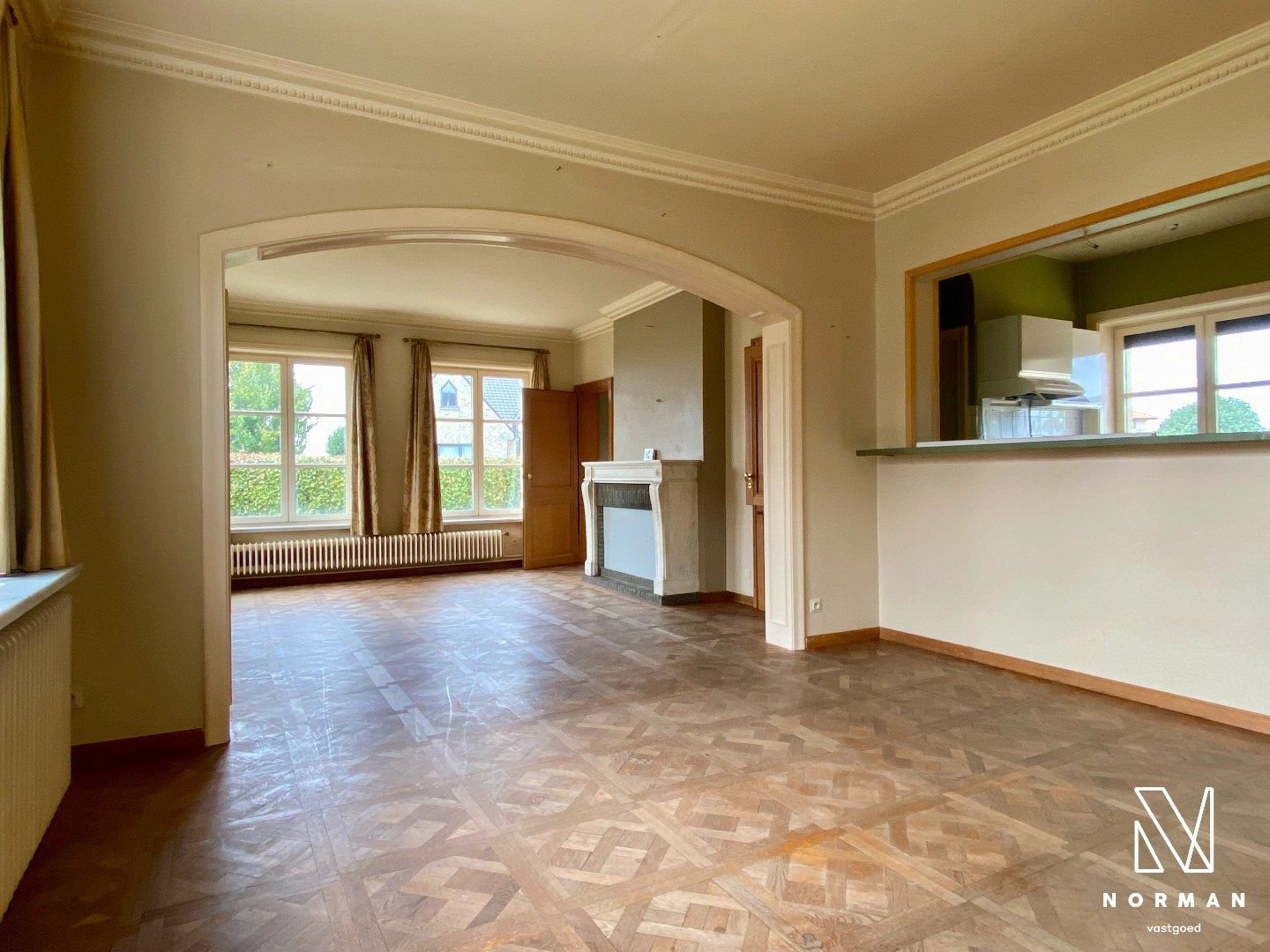 Landelijk gelegen villa met 5 slaapkamers, dubbele garage en een zee van ruimte foto 2
