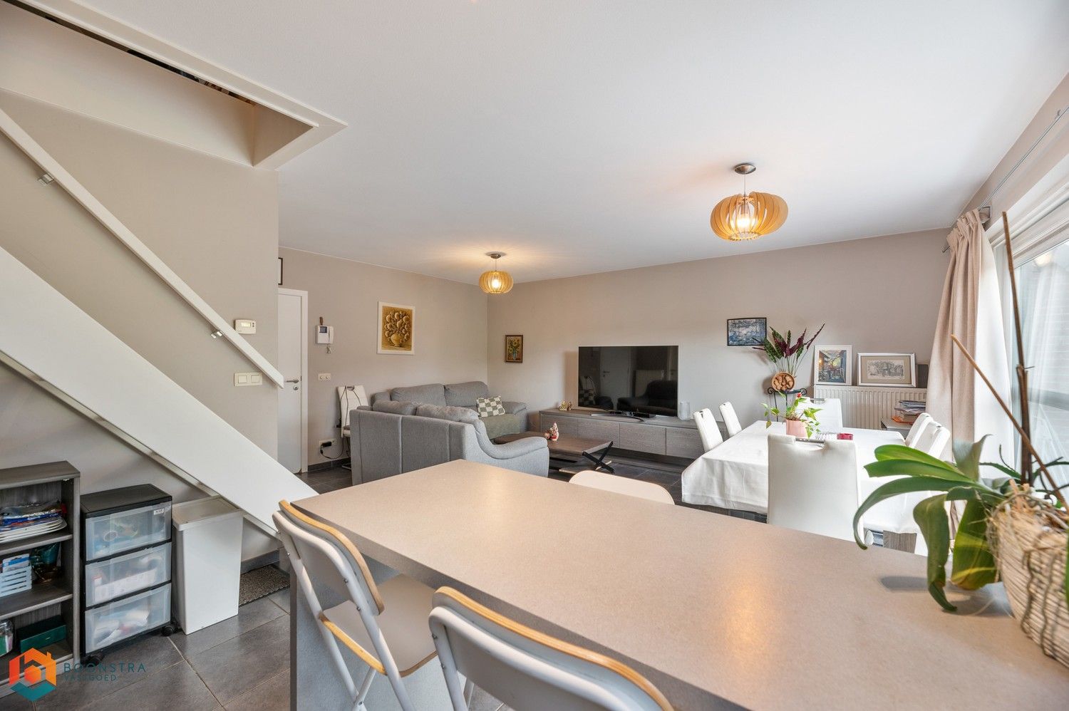 Instapklaar duplex app. met 3 slpkrs te Geel foto {{pictureIndex}}