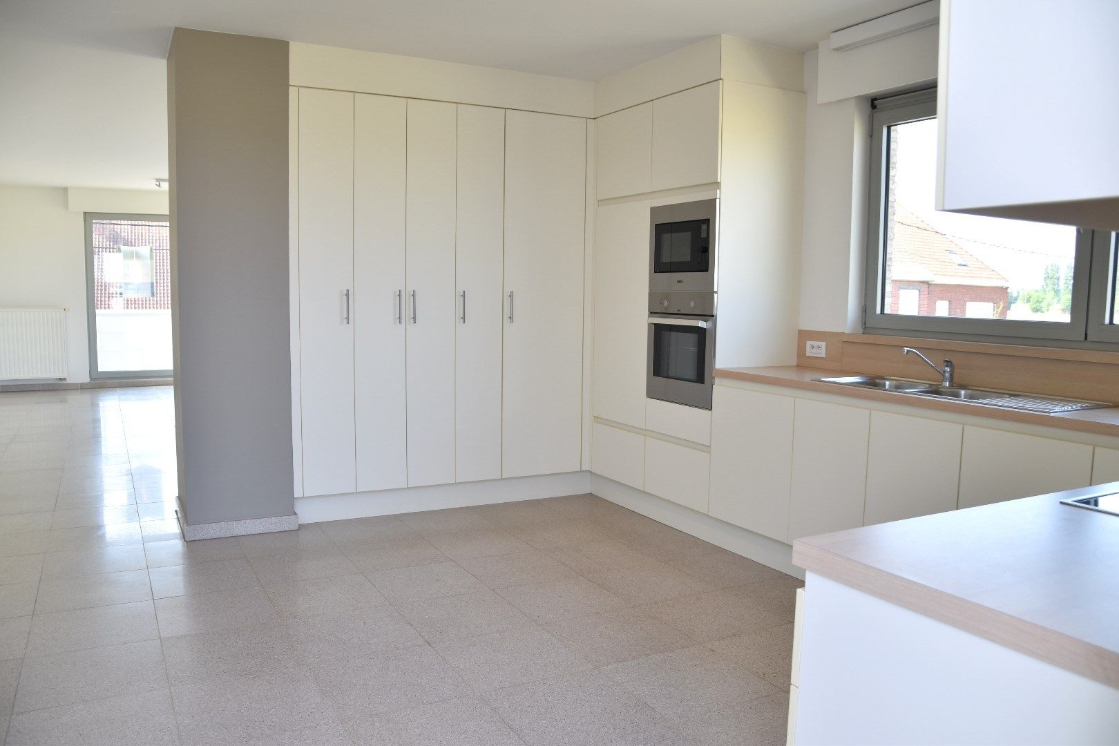 Ruim en recent appartement op rustige ligging foto 9