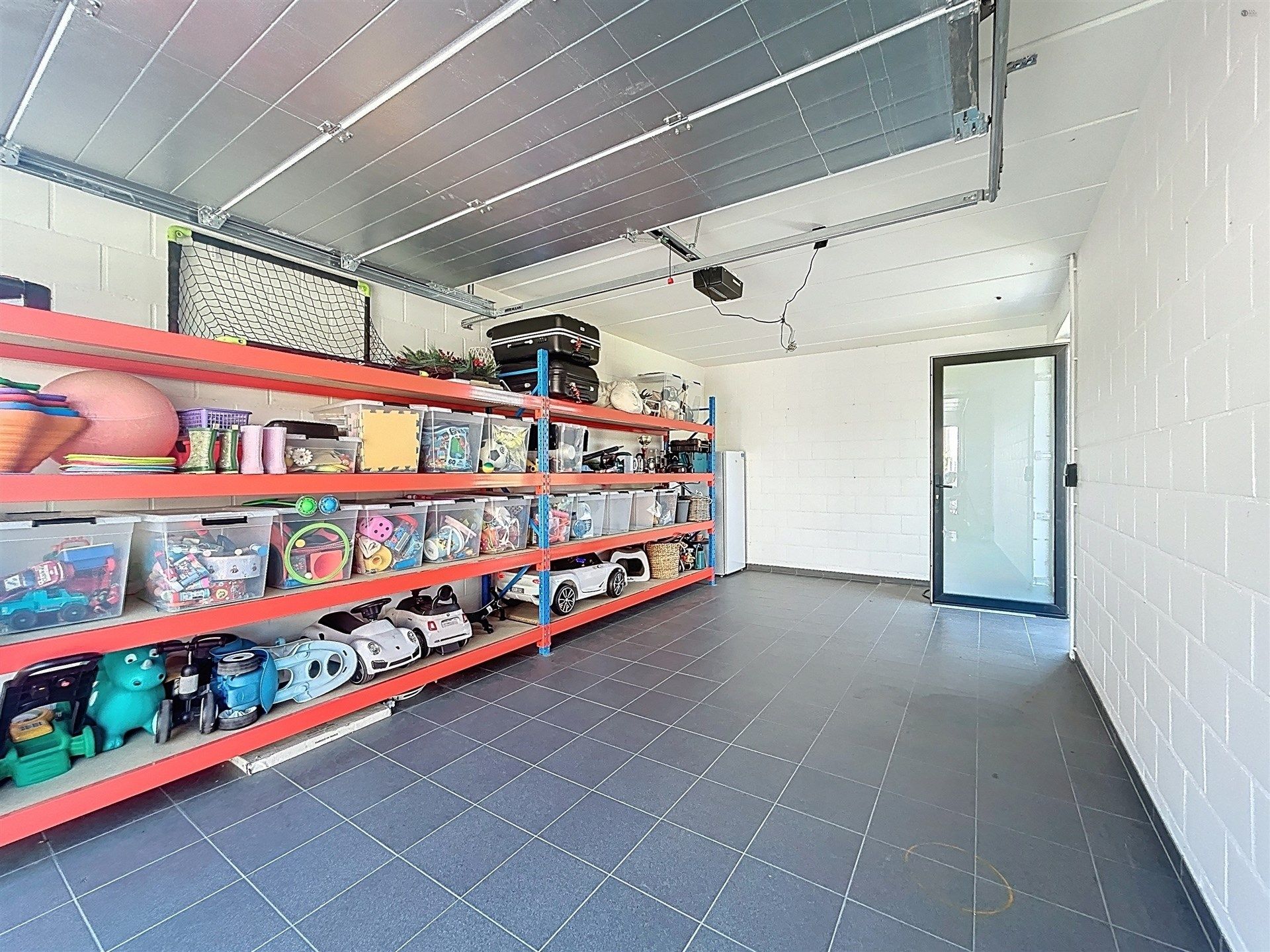 Half open bebouwing met 4 slaapkamers en ruime garage op perceel van 518m² foto 25
