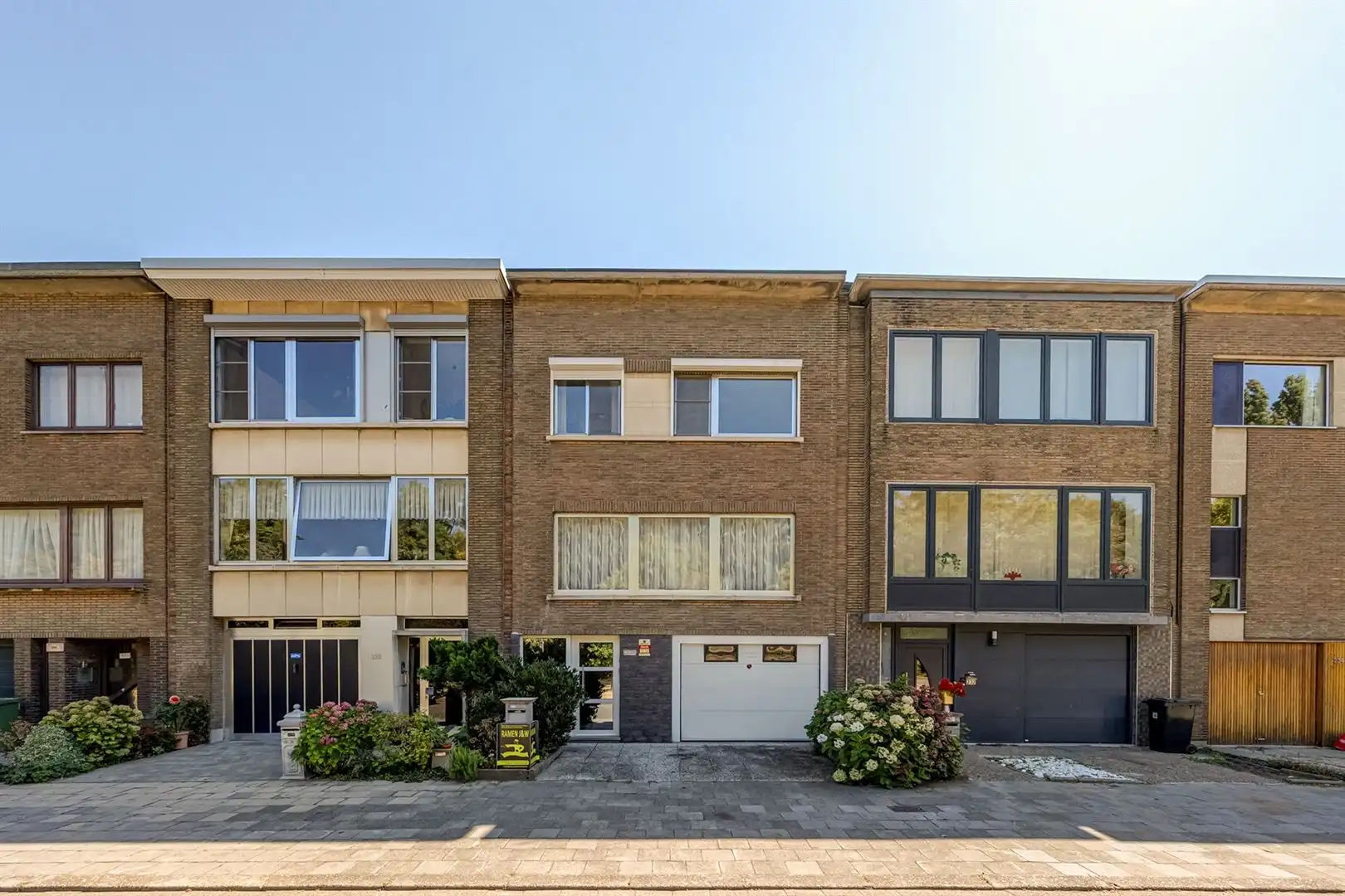 Ruime bel-etage met 4 slaapkamers in Ekeren foto {{pictureIndex}}