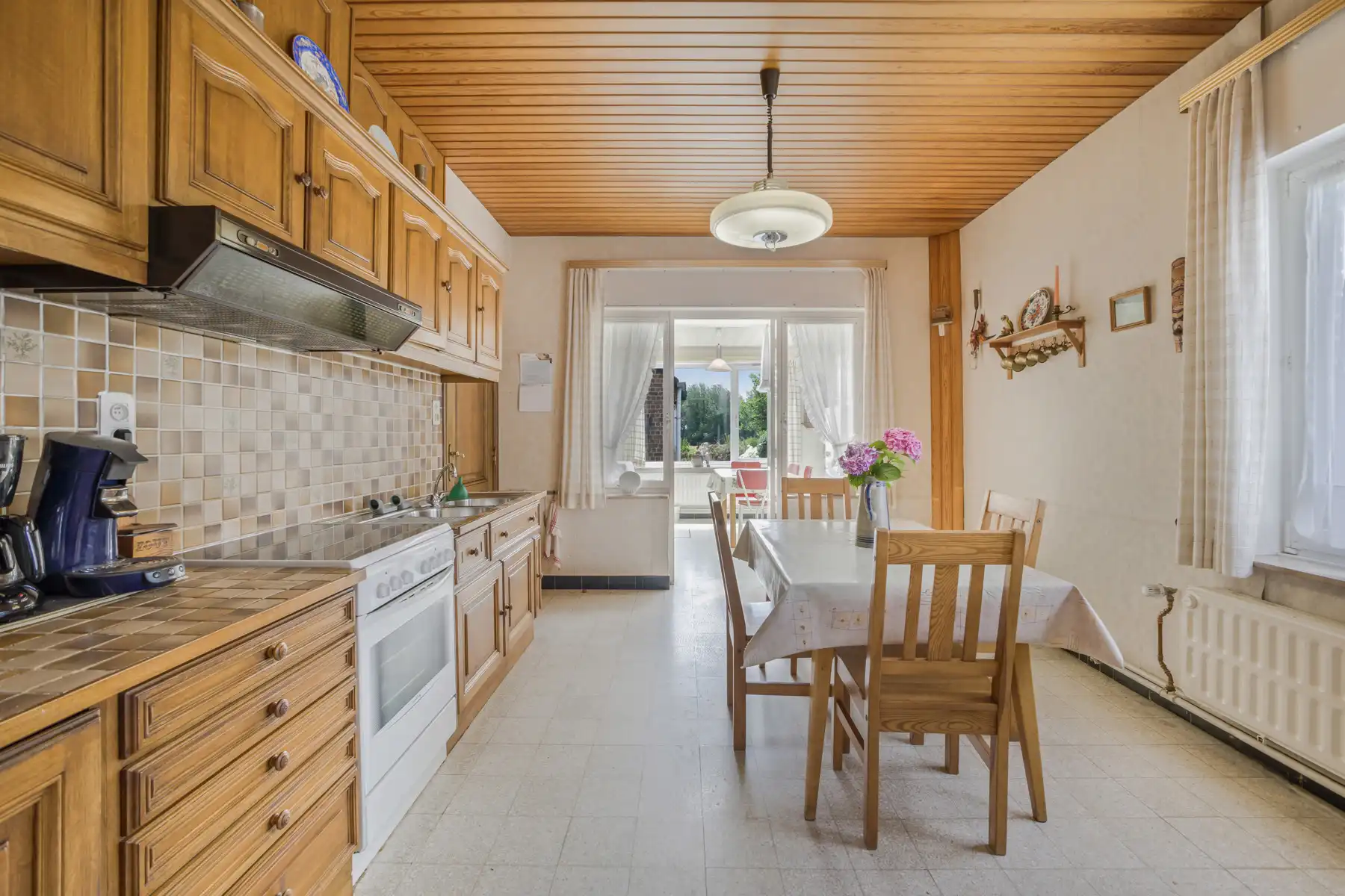 Gunstig gelegen alleenstaande woning met prachtige tuin foto 10