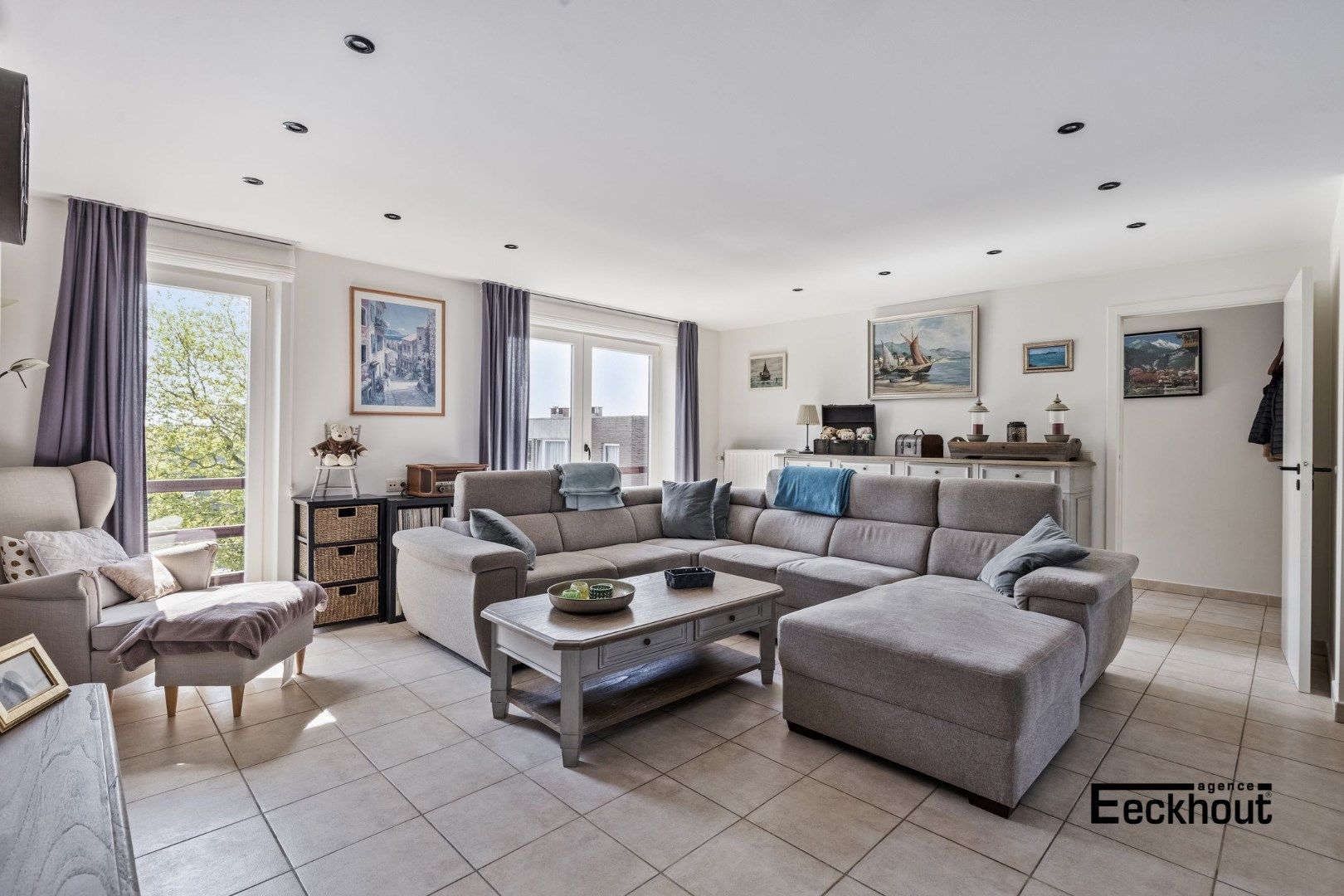 Ruim instapklaar appartement (143m²) met terras(9m²) en 3 slaapkamers in Bredene Dorp! foto 3