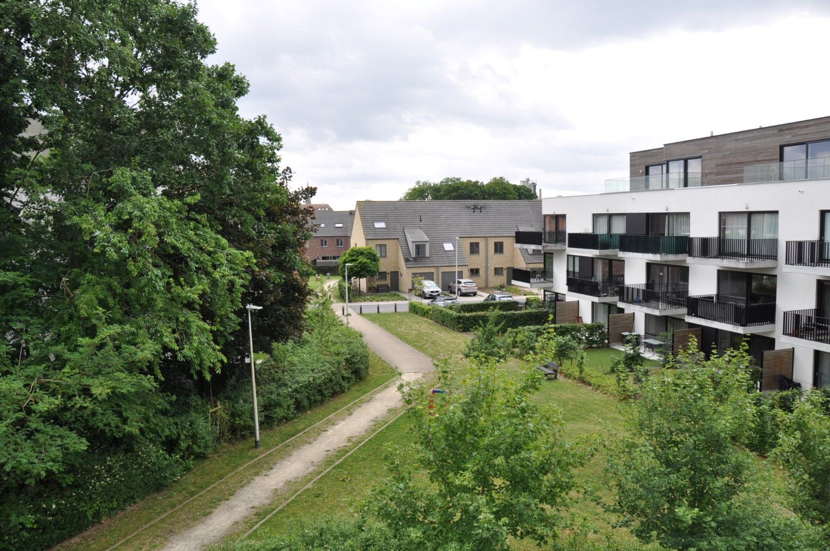 Instapklaar appartement met 2 slaapkamers, terras, staanplaats. foto 16
