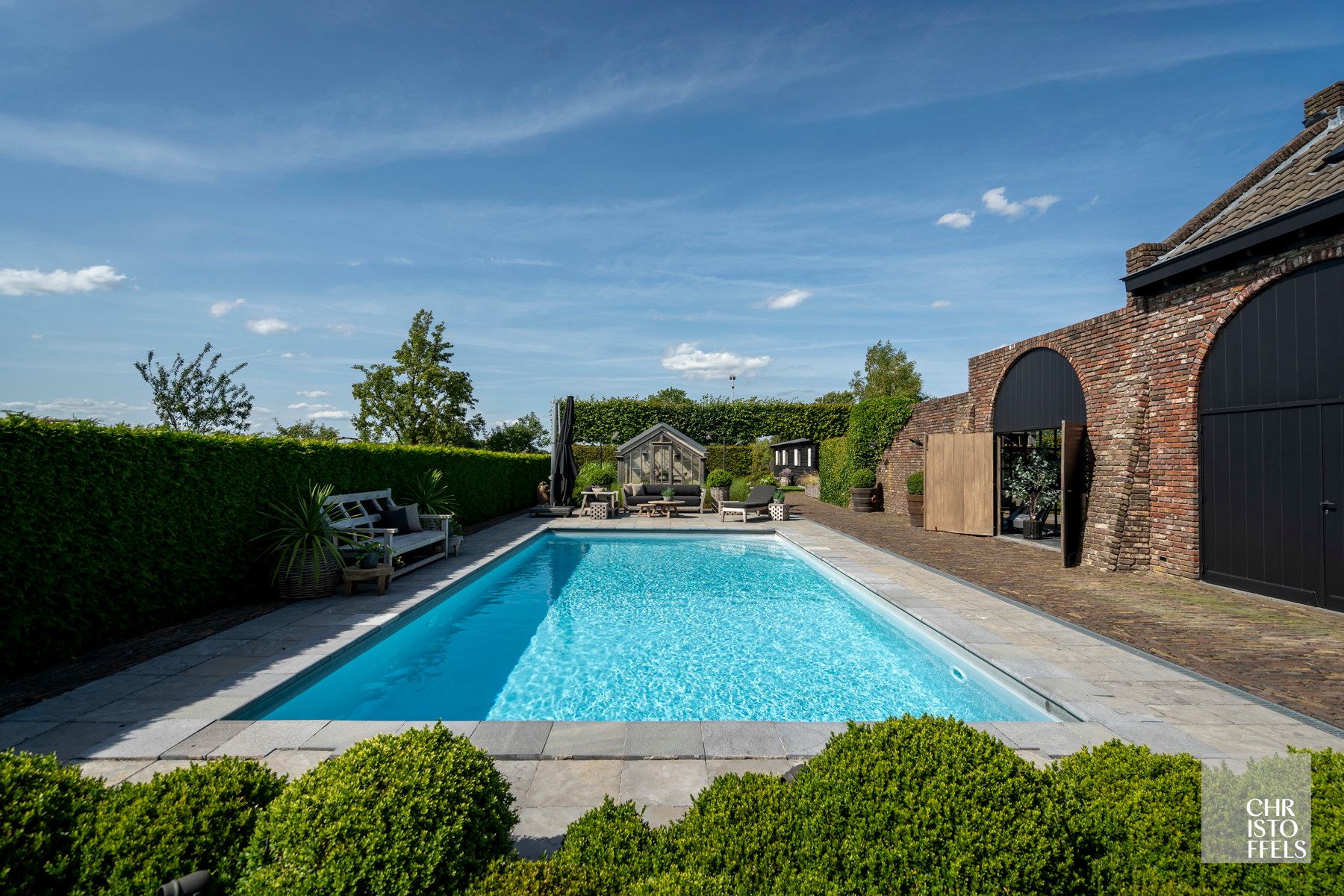 Stijlvolle herenvilla van 533 m² met zwembad, wintertuin en gastenverblijf nabij de Nederlandse grens! foto 33