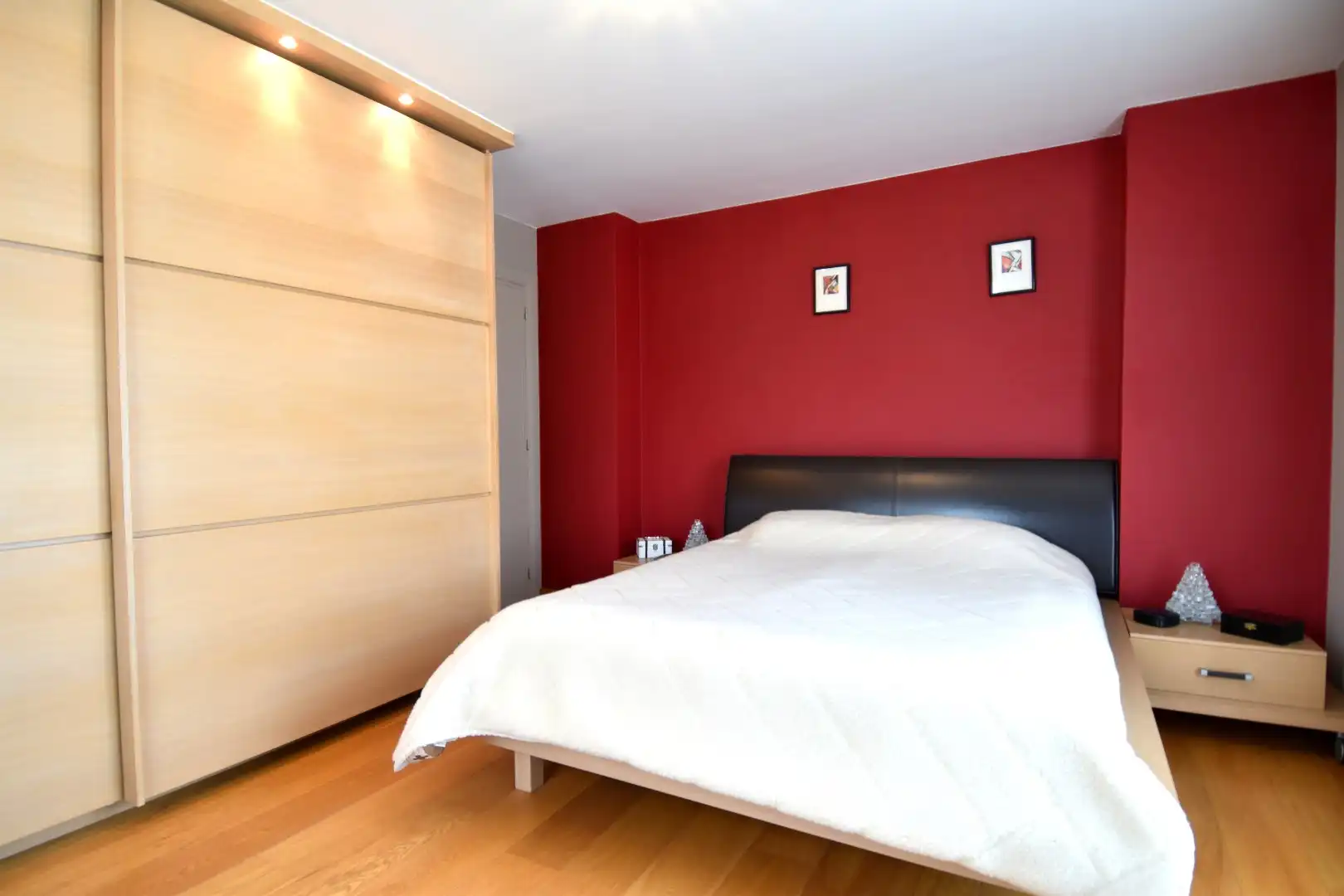 Karaktervolle woning met 3 slaapkamers, garage én tuin op een rustige locatie te koop in Marke foto 8