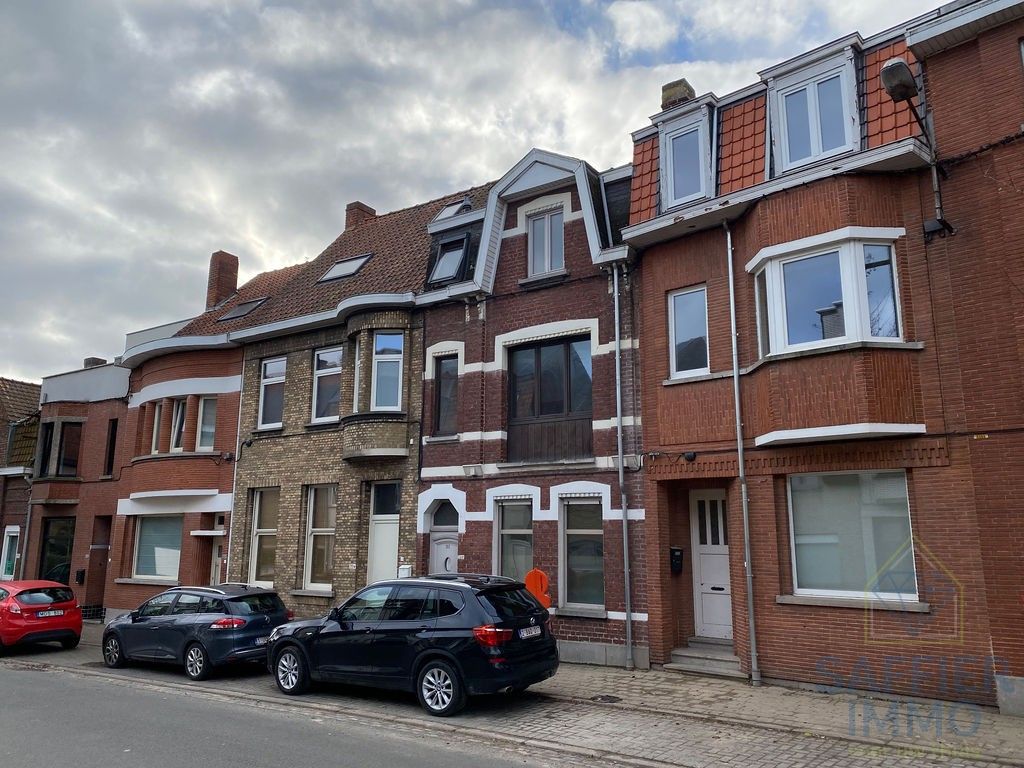 Ruime woning te huur in het hart van Kortrijk! foto {{pictureIndex}}