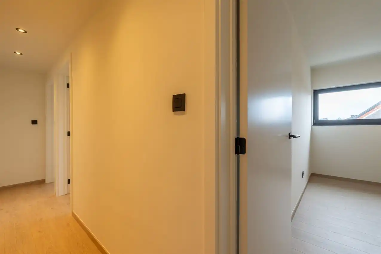 Nieuwbouw met vier slpk, alle comfort en ruime tuin foto 16