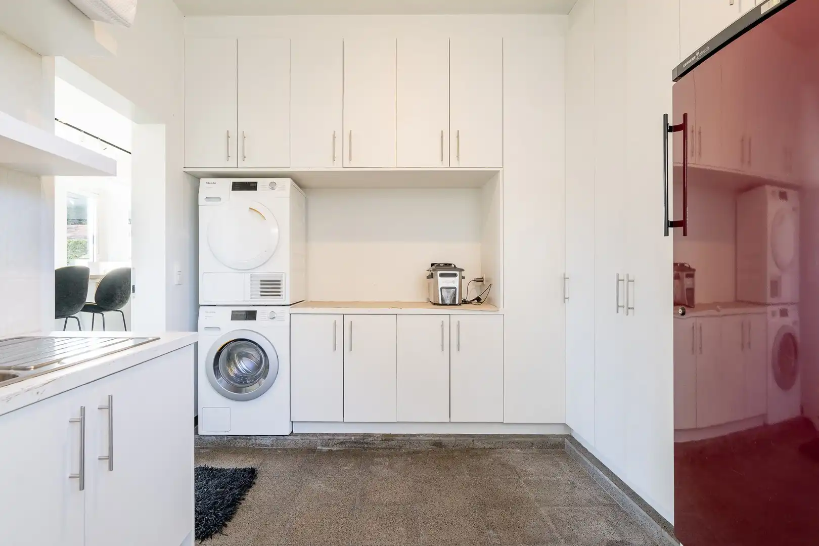 Alleenstaande villa met 4 slaapkamers in een residentiële omgeving. foto 22