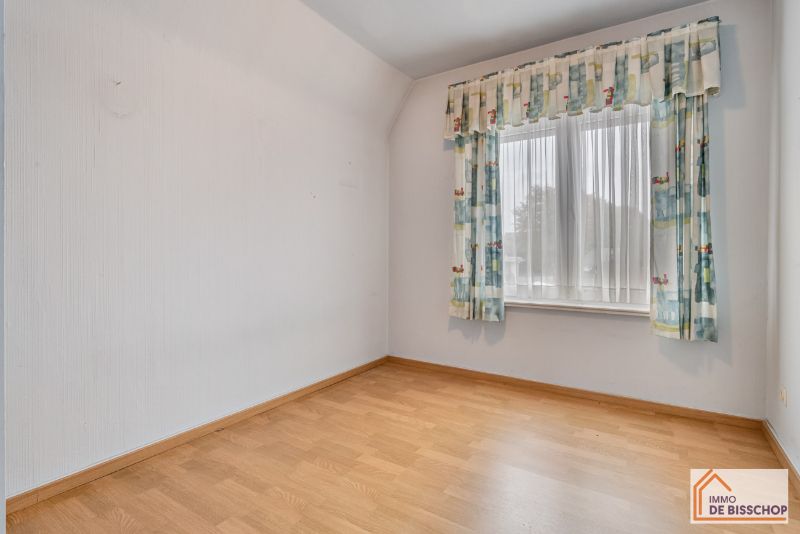 Te renoveren woning met 4 slaapkamers, zongerichte tuin en garage foto 11