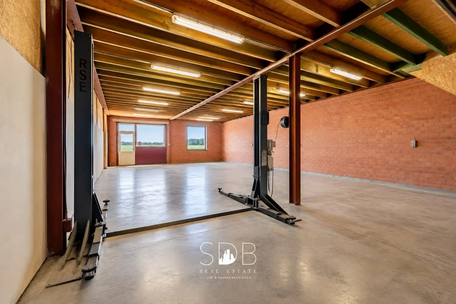 Hedendaagse woning met hippische accommodatie op 17.782m² foto 31