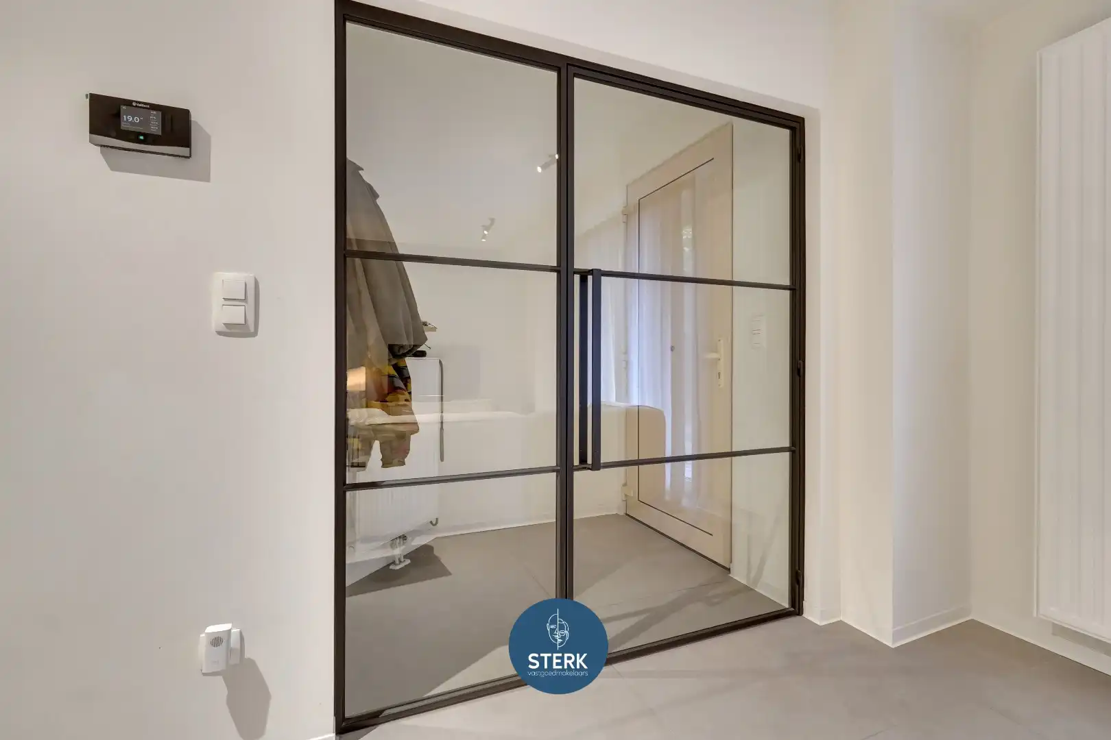 PAND MET 2 APPARTEMENTEN EN HANDELSRUIMTE TE BRIEGDEN-LANAKEN !  foto 5