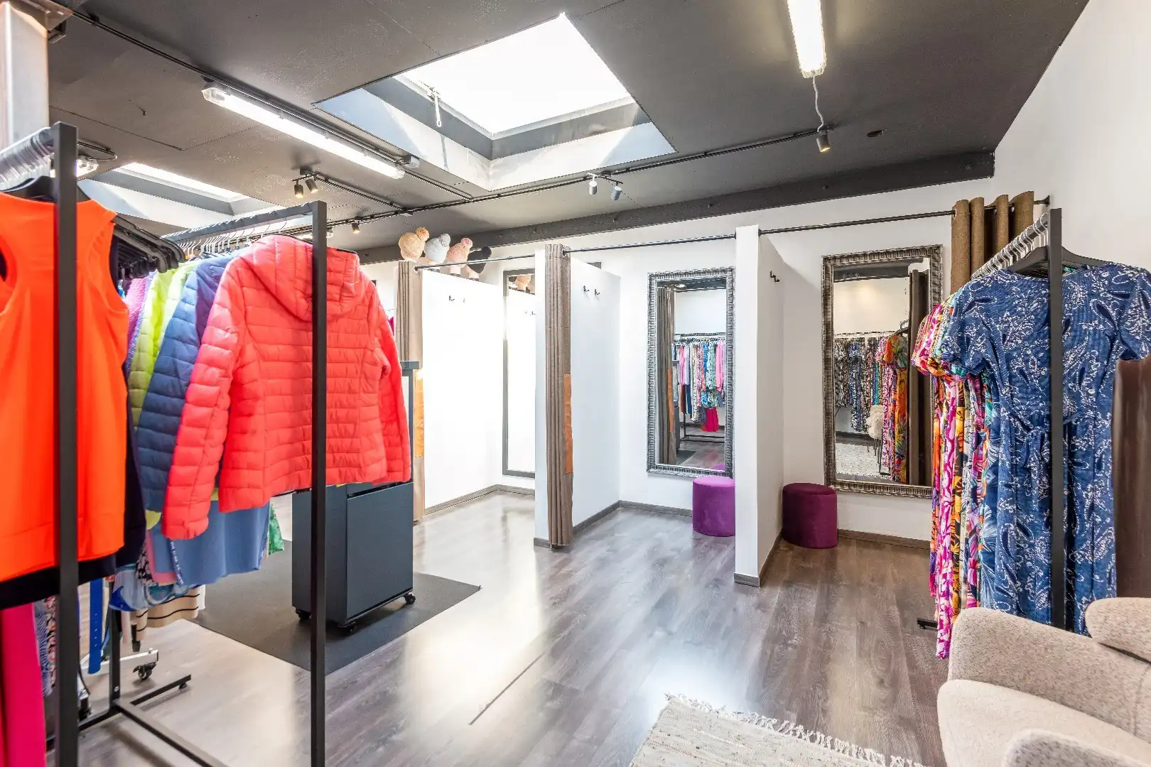 Goed gelegen handelsgelijkvloers gelegen op de Lippenslaan, vlakbij het Van Bunnenplein. foto 6