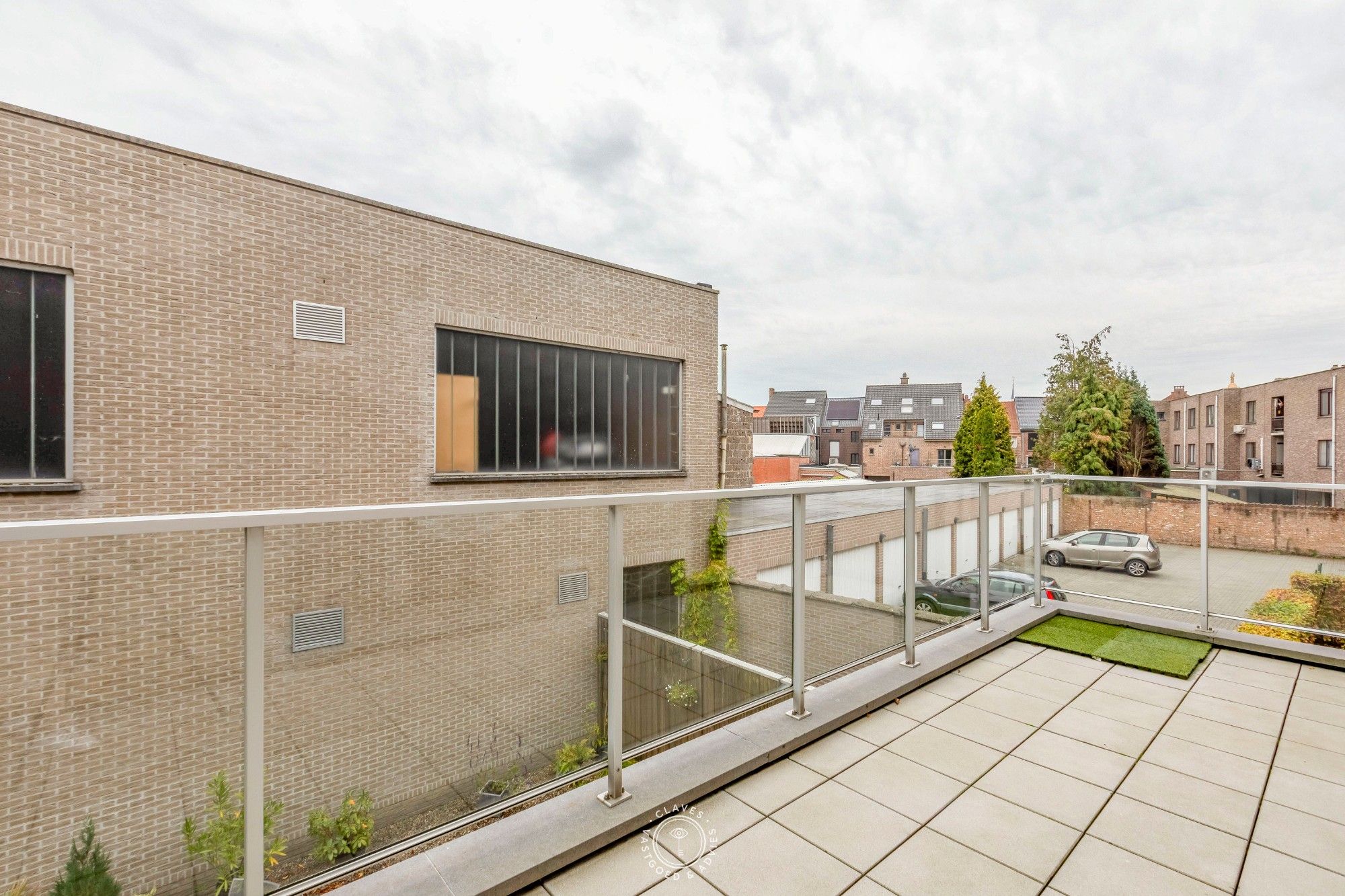 Centraal gelegen appartement met twee terrassen en autostaanplaats foto 12