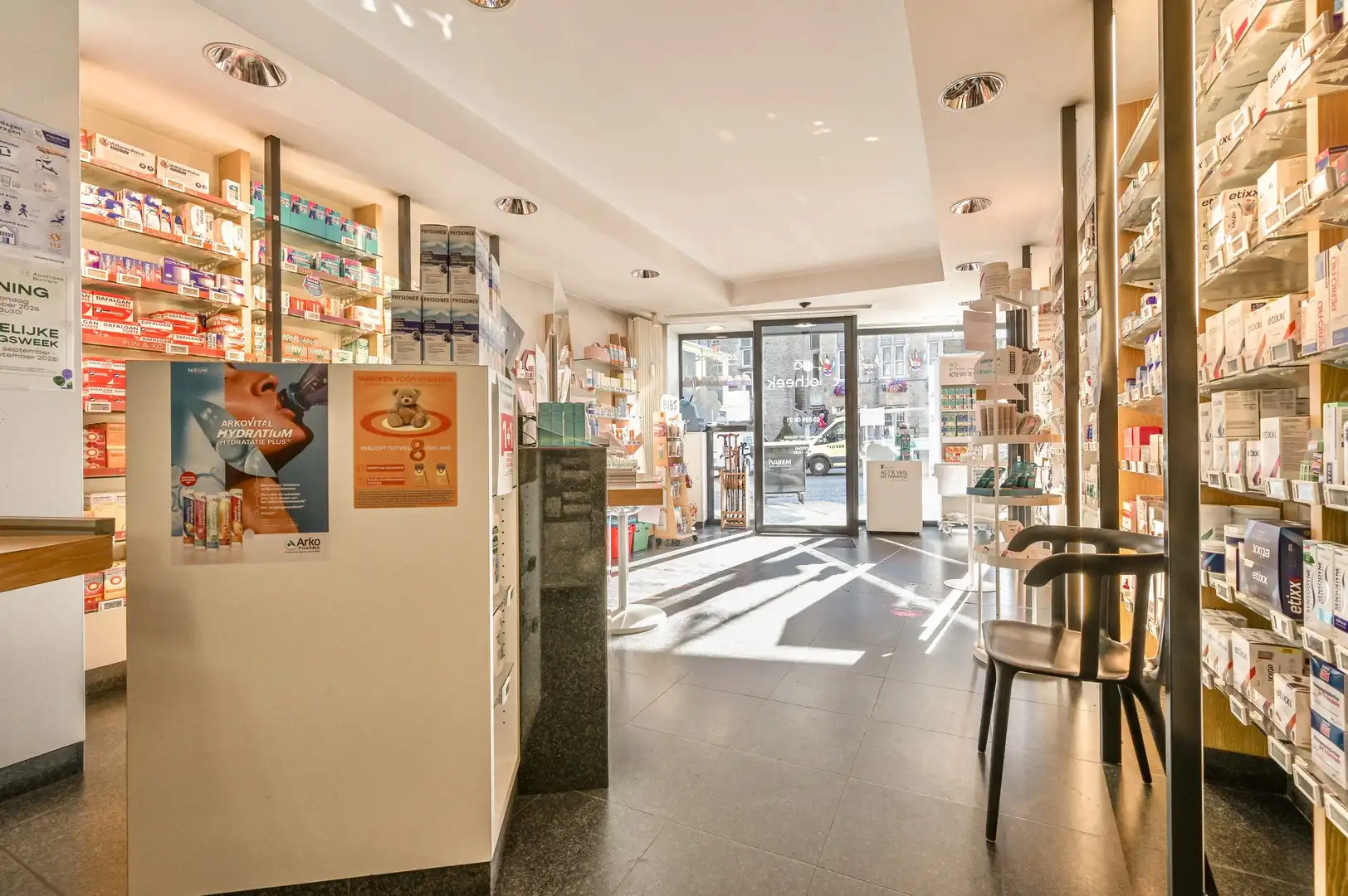 Handelspand met ruim appartement te huur in het hart van Bornem foto 3