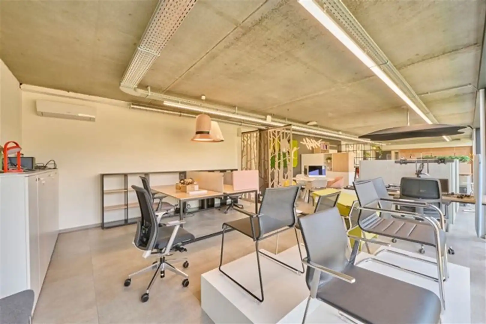 Kantoorgebouw foto 4