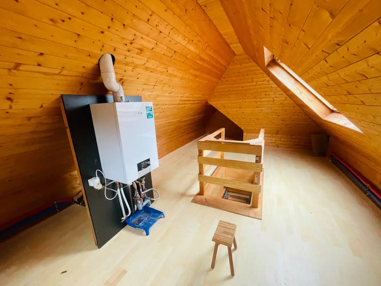 Brugge centrum, vlakbij Smedenpoort , Vestingen , t' Zand en station Ruime degelijk GEBOUWDE BEL-ETAGE  WONING met  GARAGE van circa 90 m³, 3 SLPKS en zonneterras. foto 15