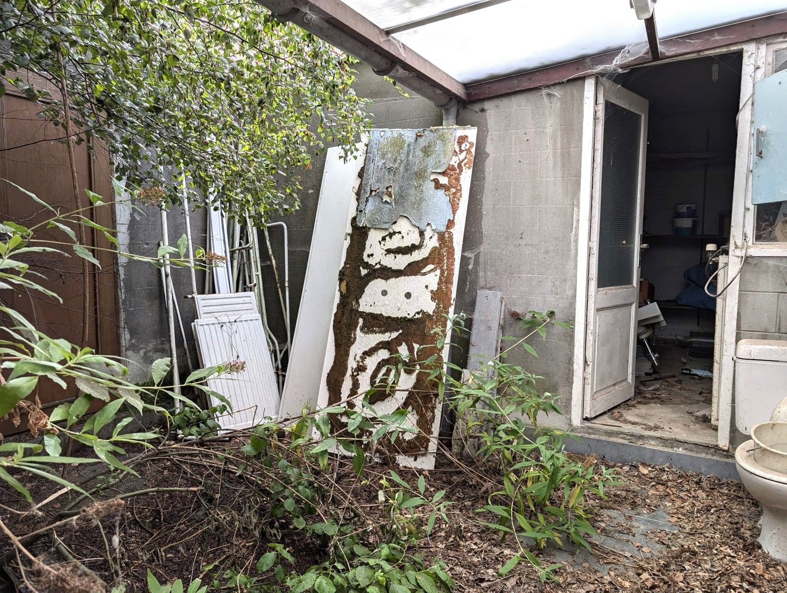 Volledig te renoveren woning op goede locatie te Aalst foto 7