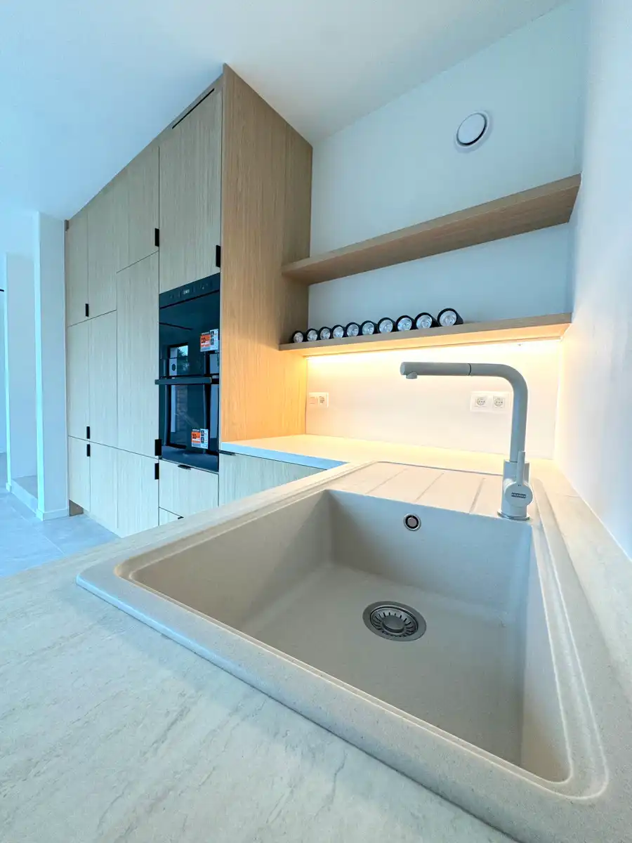 Volledig vernieuwde energiezuinige woning met garage en 3 slpk! foto 9