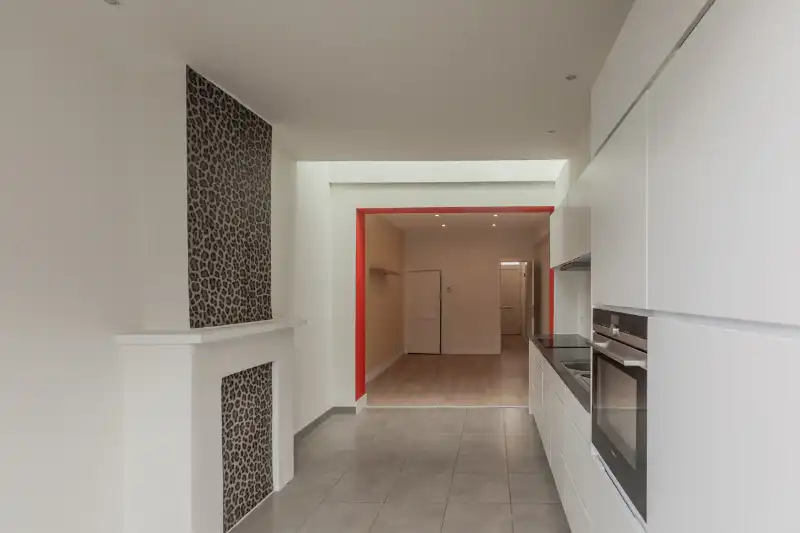 Instapklare, centraal gelegen woning met 3 slaapkamers en gezellig tuinterras (elektriciteit GOEDGEKEURD, EPC- label B, zonneboiler, airco...)... foto 12