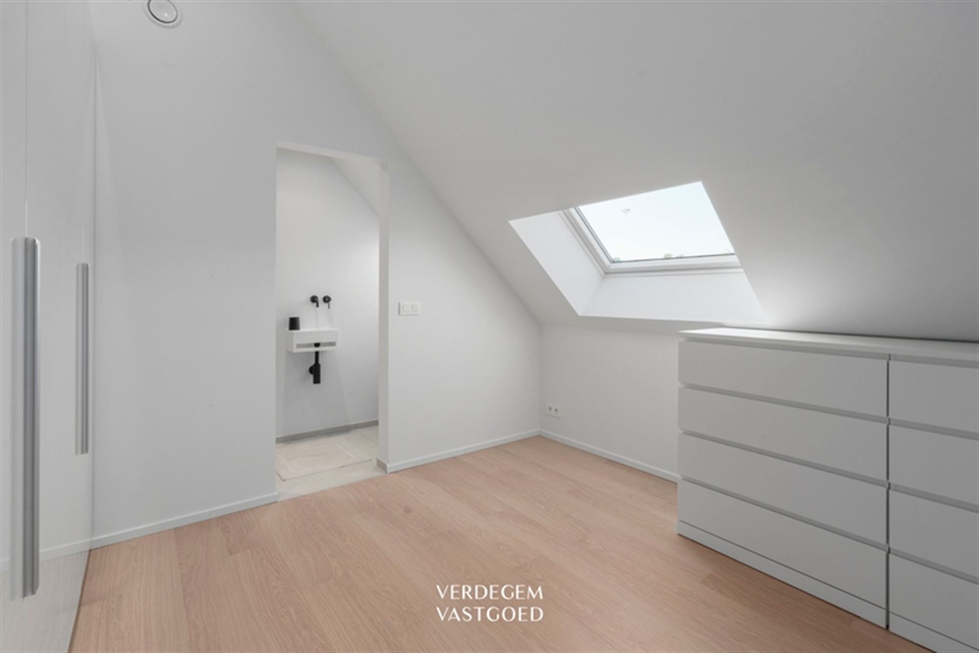 Prachtig compact wonen aan het Leopoldkanaal: volledig vernieuwd en 2 slaapkamers foto 10