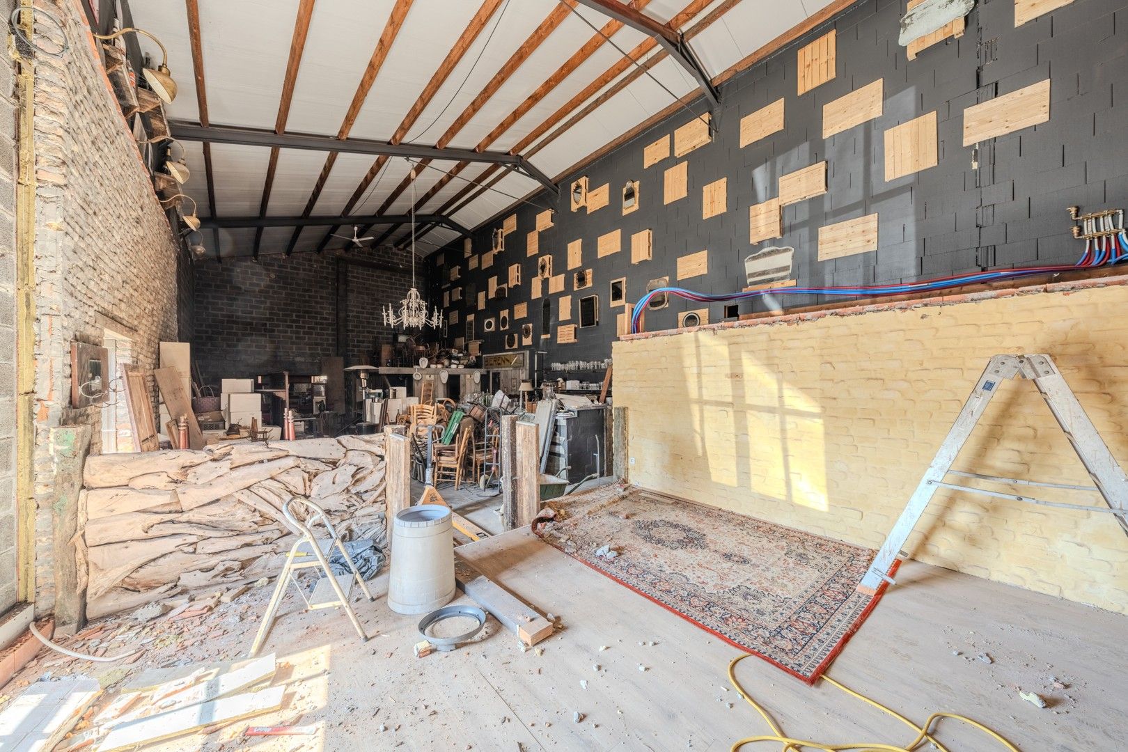 Woning met ruime loods van 280 m² foto 3