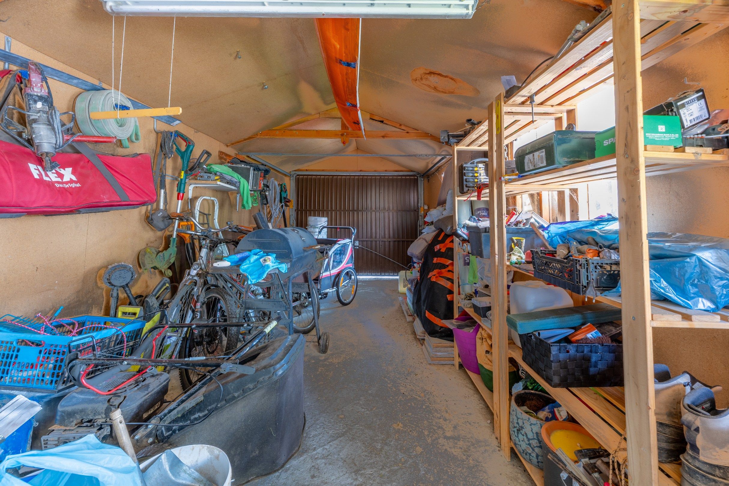 KLOEKE HALFOPEN WONING MET TUIN EN GARAGE  foto 15