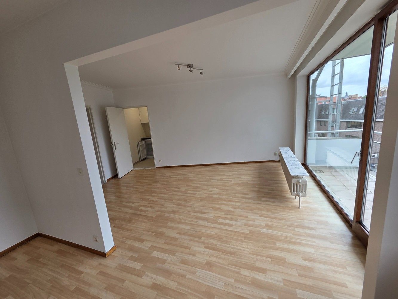 Charmante en recent gerenoveerde studio met slaaphoek en terras. foto 4