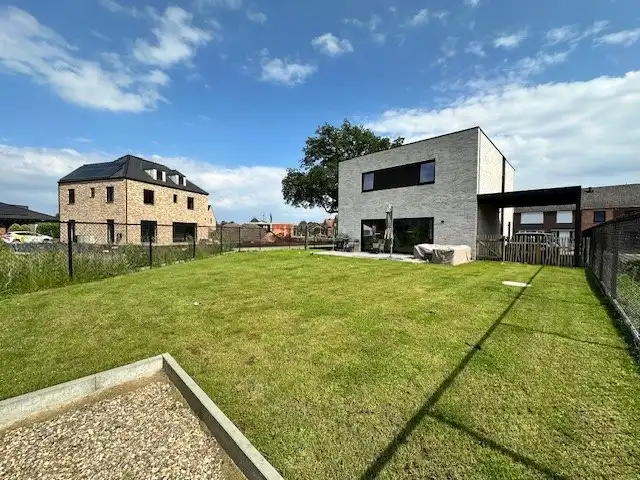 Comfortabele, hoog afgewerkte en energiezuinige nieuwbouwwoning gelegen in een rustige omgeving in Neeroeteren.  foto 19