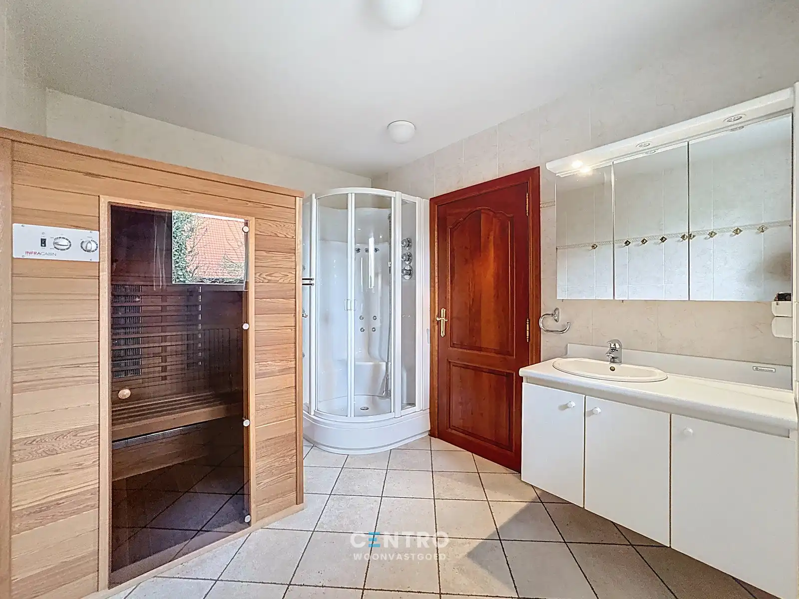 Ruime woning met 5 slpks, 2 badks én dubbele garage! foto 12